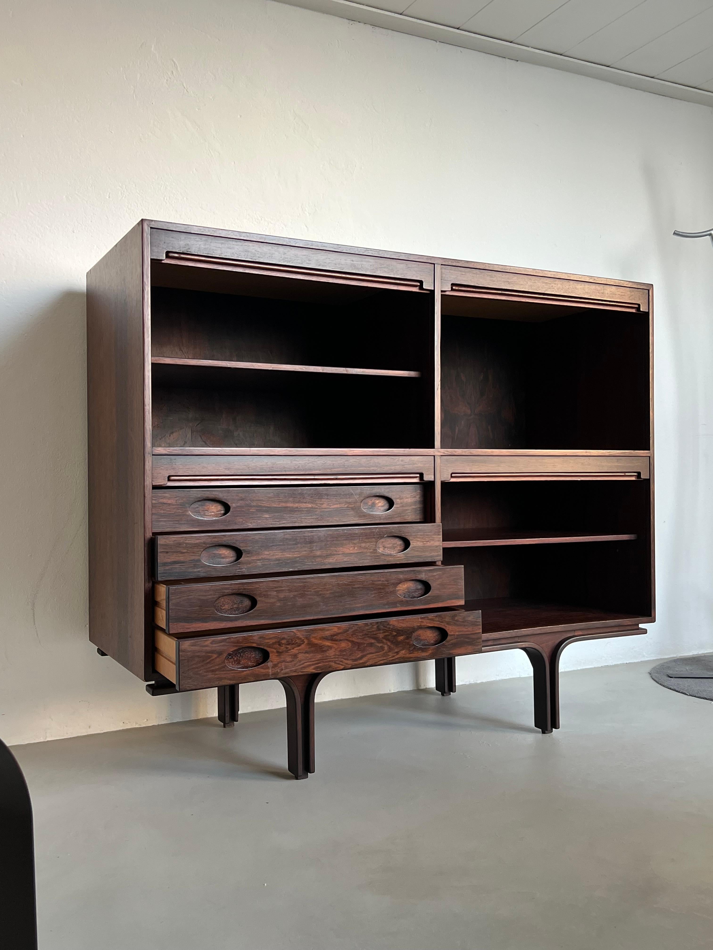 Armadio italiano scultoreo in legno di Gianfranco Frattini per Berini in vendita 3