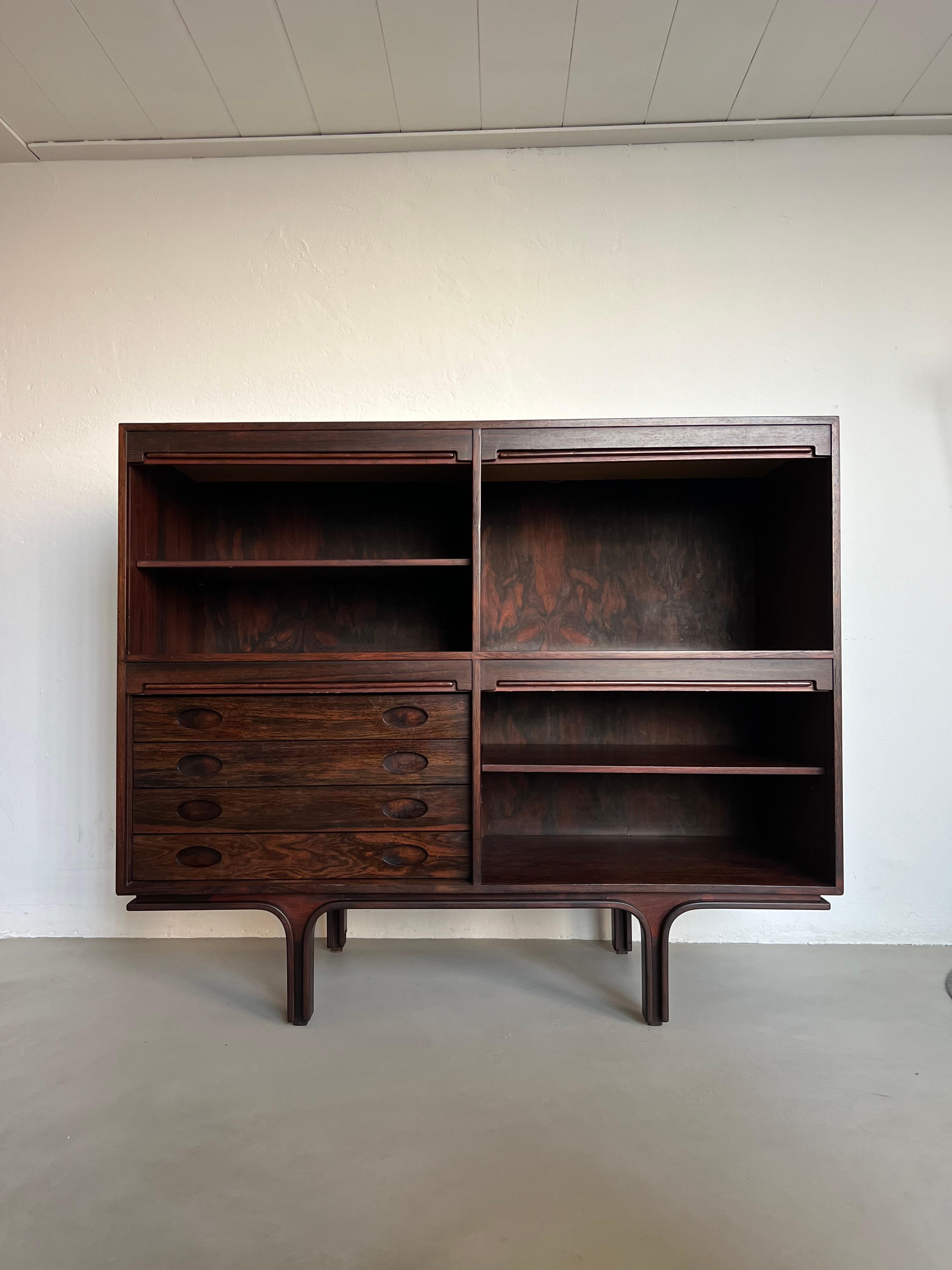 Armadio italiano scultoreo in legno di Gianfranco Frattini per Berini in vendita 4