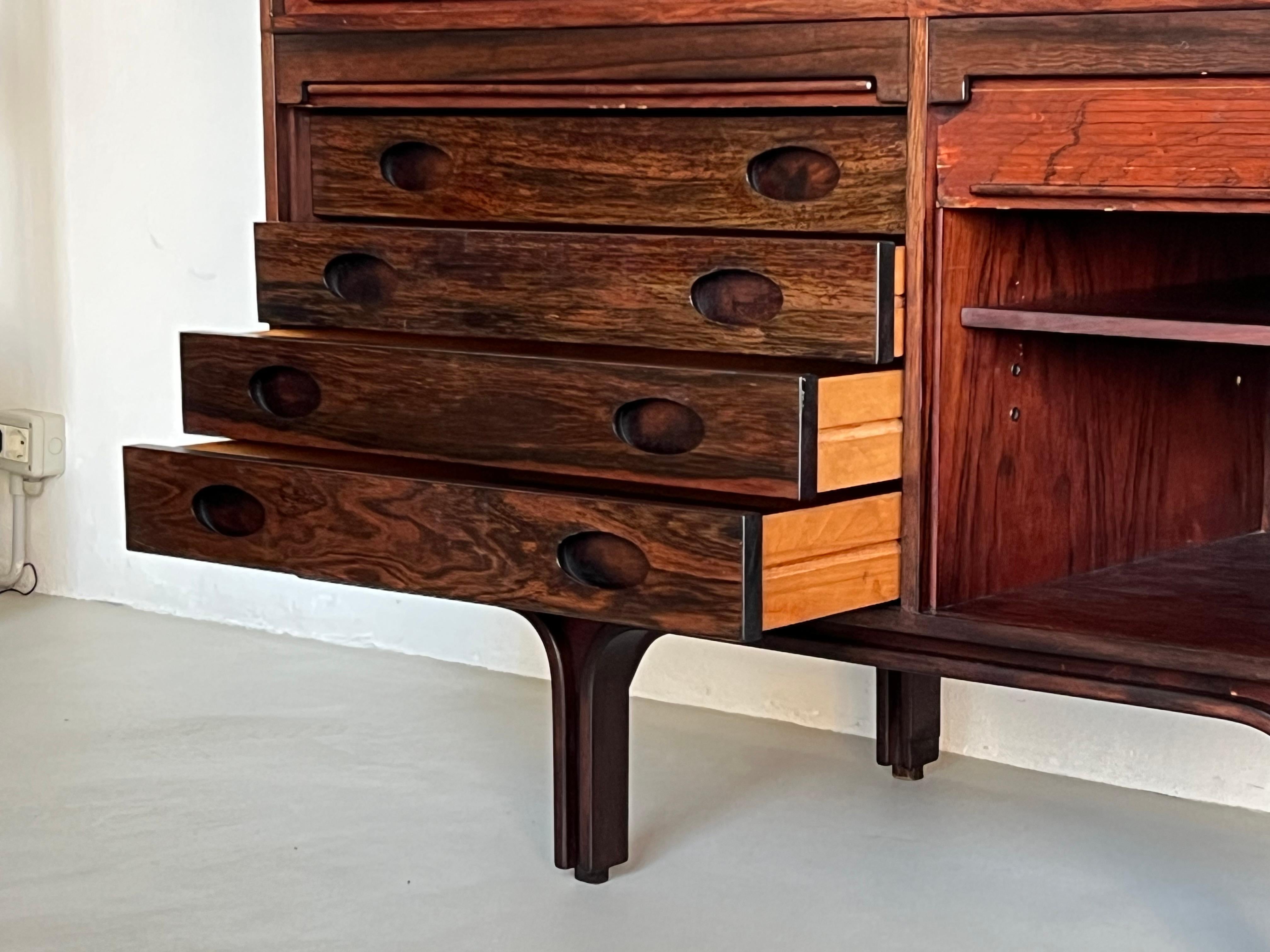 Armadio italiano scultoreo in legno di Gianfranco Frattini per Berini in vendita 1