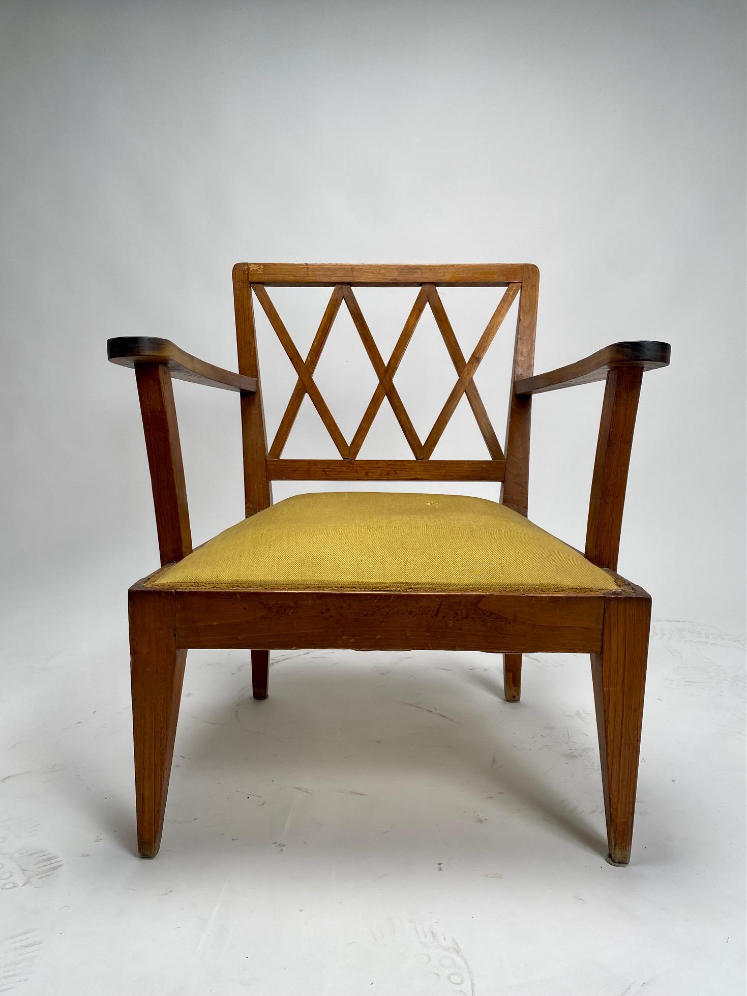 Rare sculptural wooden armchair in the style of Gio Ponti, Italy, 1930s

An armchair of great refinement, which well represents the sophisticated elegance of the period that goes from rationalism to Italian Art  Déco. The structure is in solid wood,
