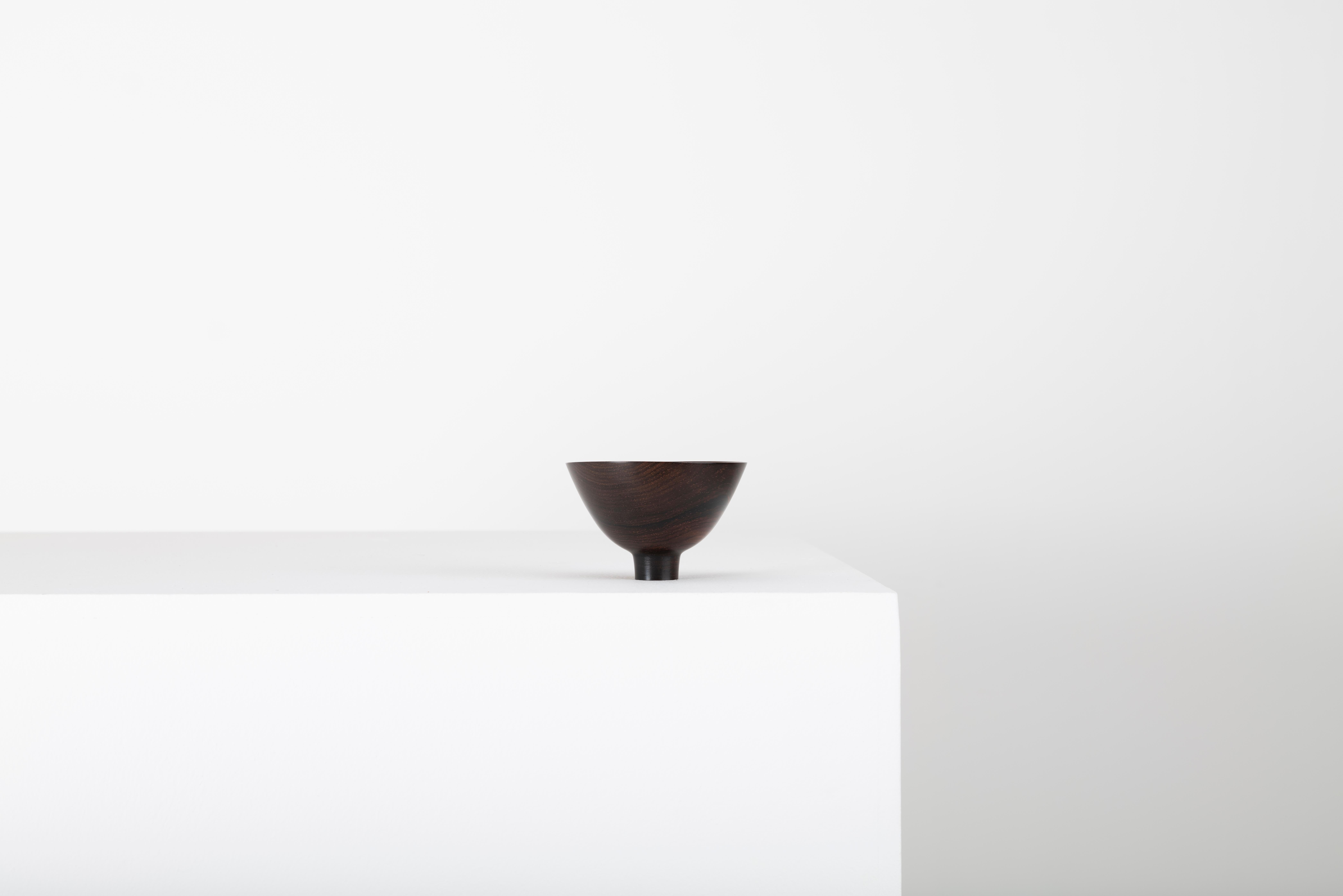 Minimalismo Ciotola scultorea in legno del maestro artigiano Ray Key in Cocobolo vaso gingillo in vendita