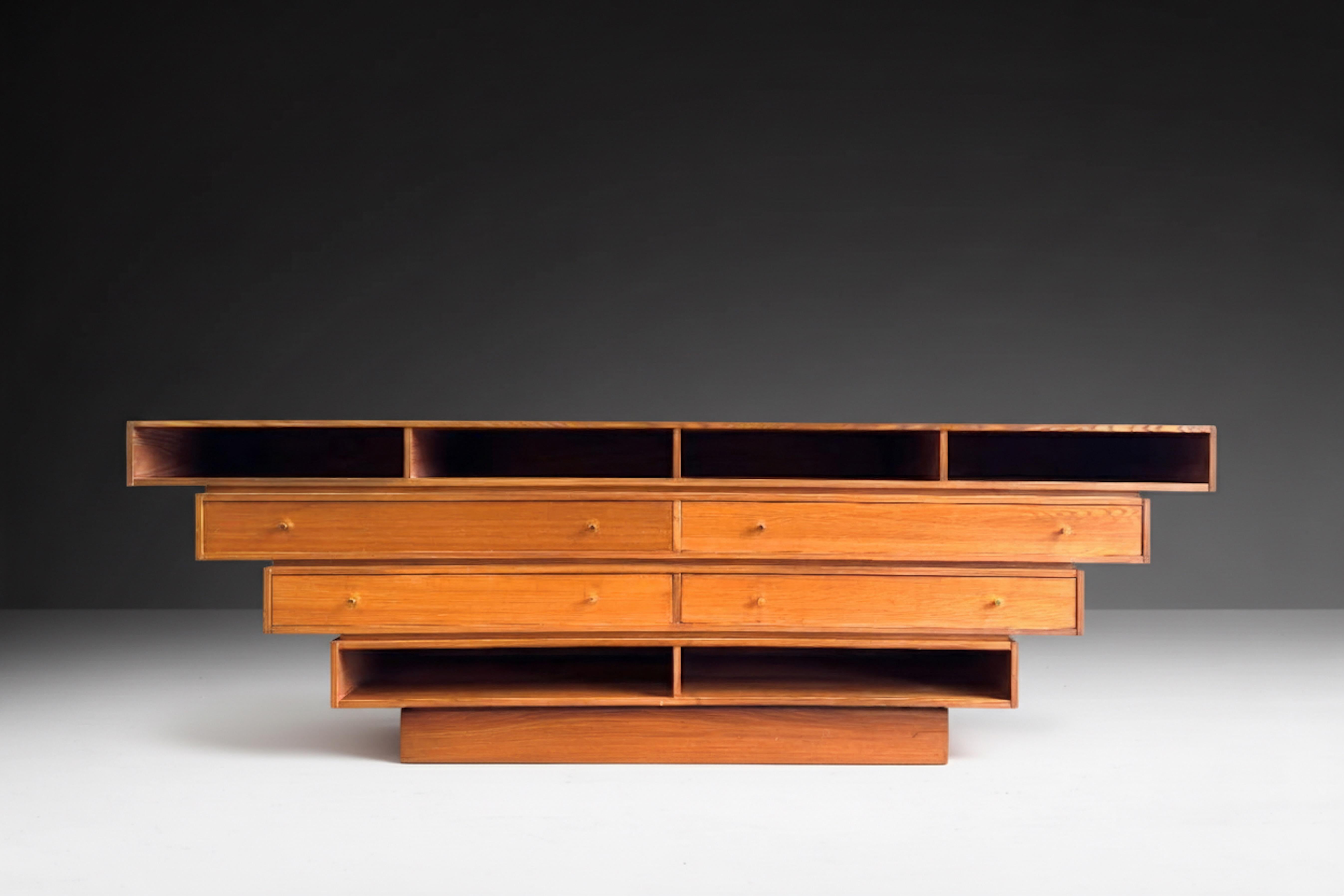 Mid-Century Modern Comptoir/bar sculptural en bois, Italie, 1970 en vente