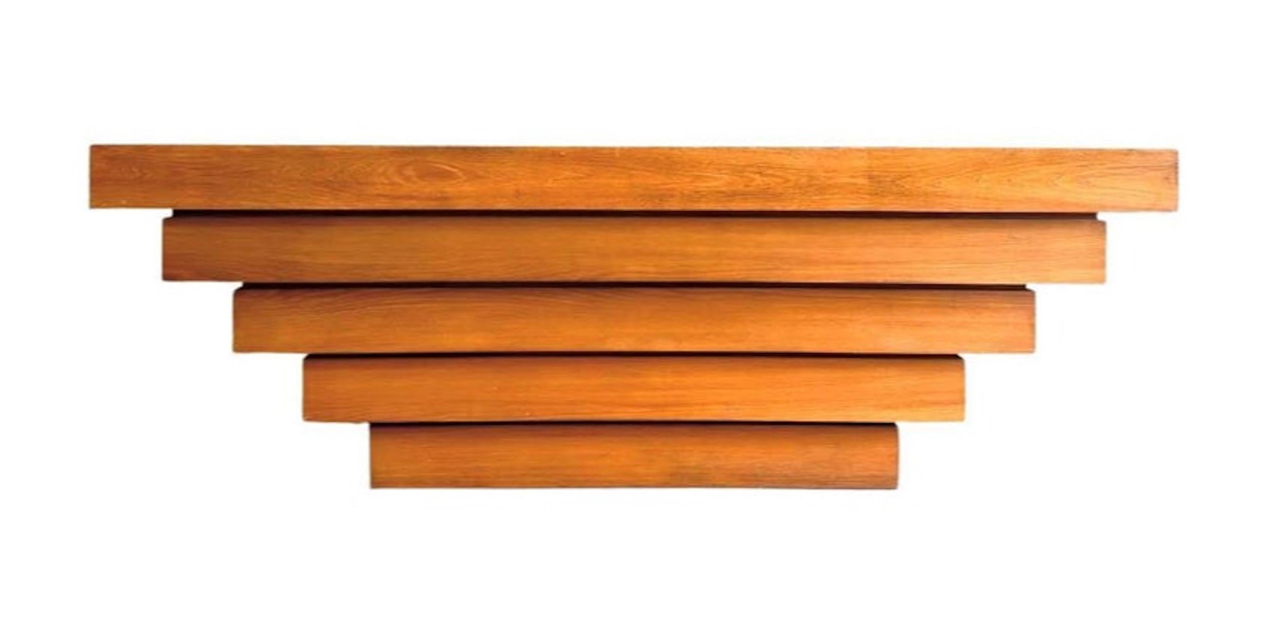 Mostrador escultórico de madera para hotel o tienda, diseño italiano, años 70 Italiano en venta