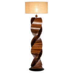 Base per lampada scultorea in legno. 1980s