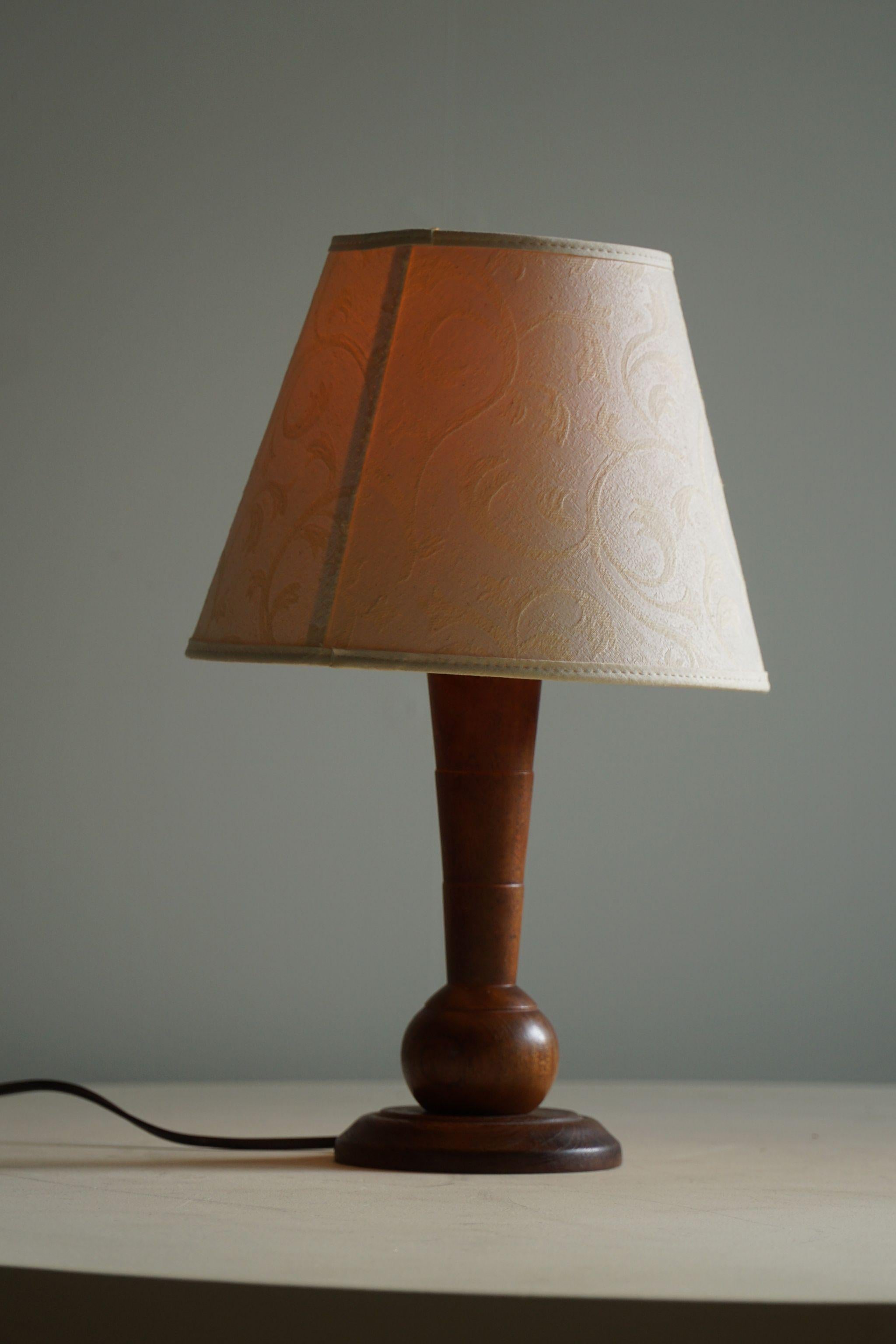 Sculptural Wooden Teak Art Deco Table Lamp, Danish Modern, 1940s In Good Condition For Sale In Odense, DK