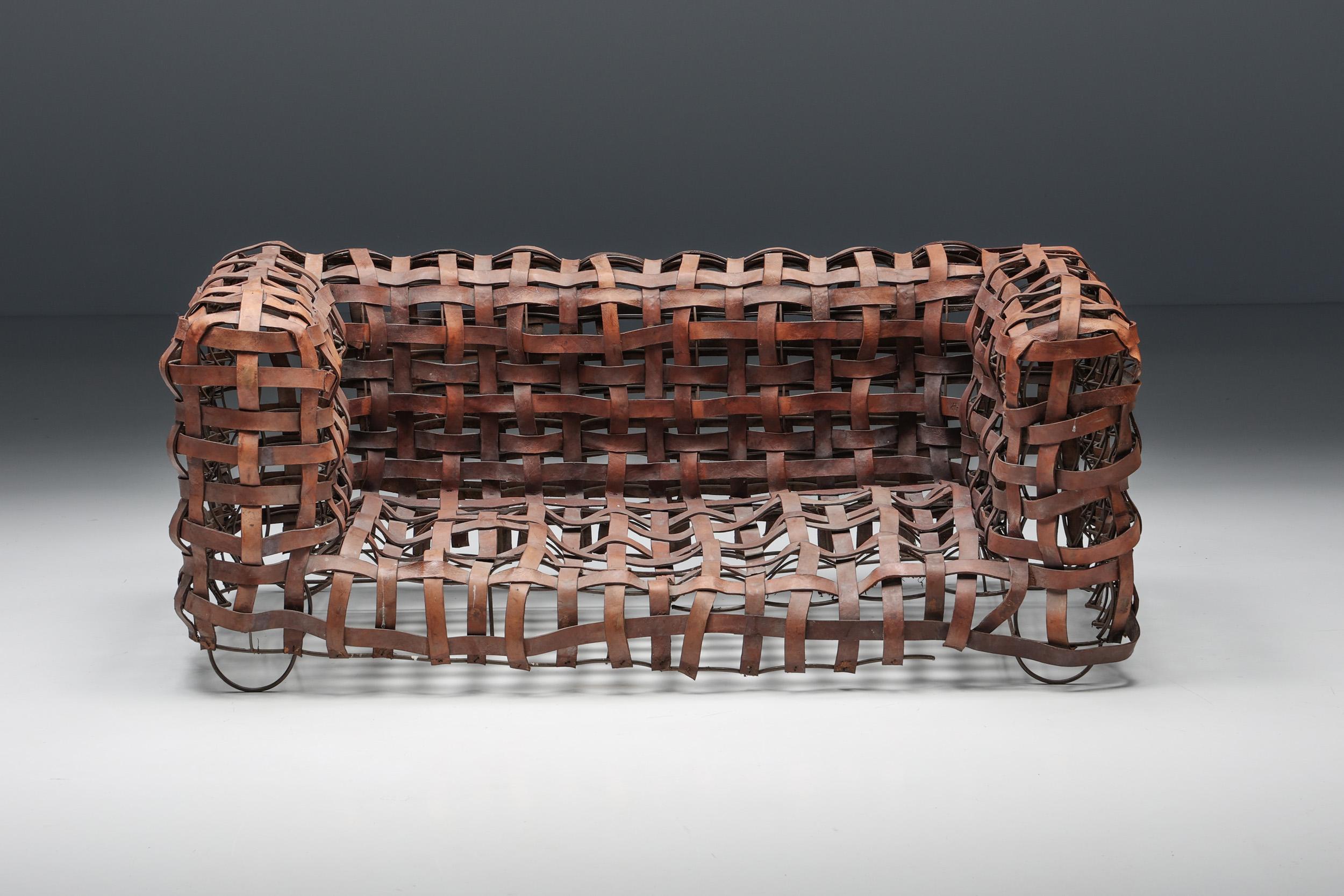 Sculptural Woven Leather Sofa, Metal Frame, UK, 1950s In Good Condition For Sale In Antwerp, BE