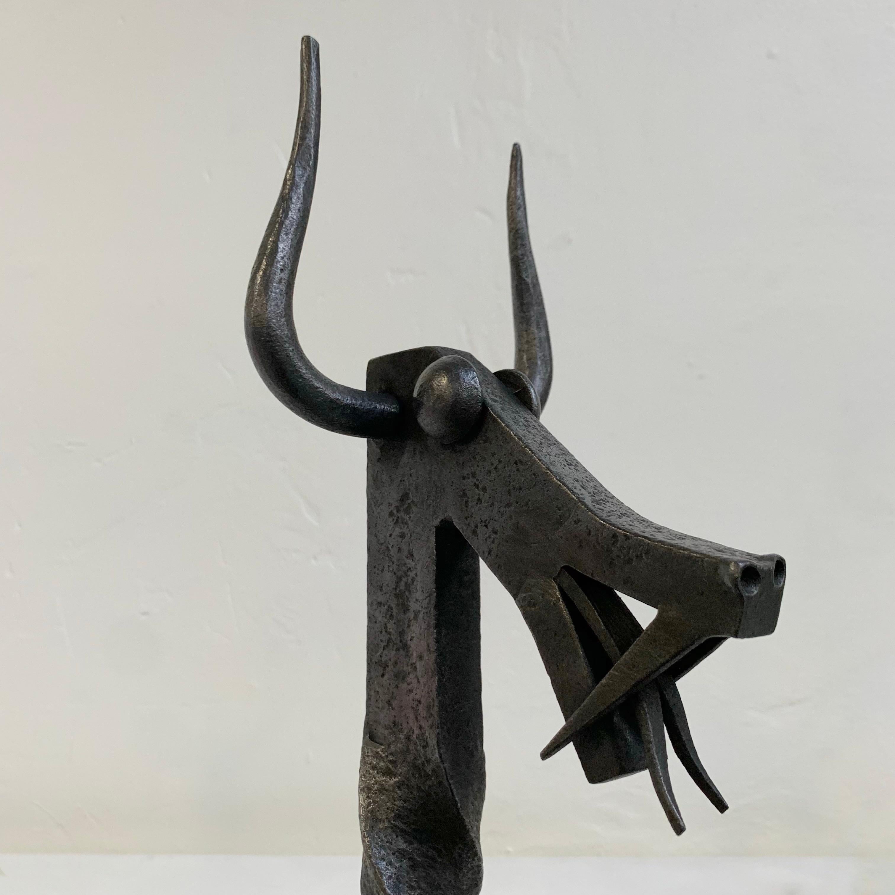 Sculpturale paire de chenets en fer forgé, vers 1960, France. en vente 2