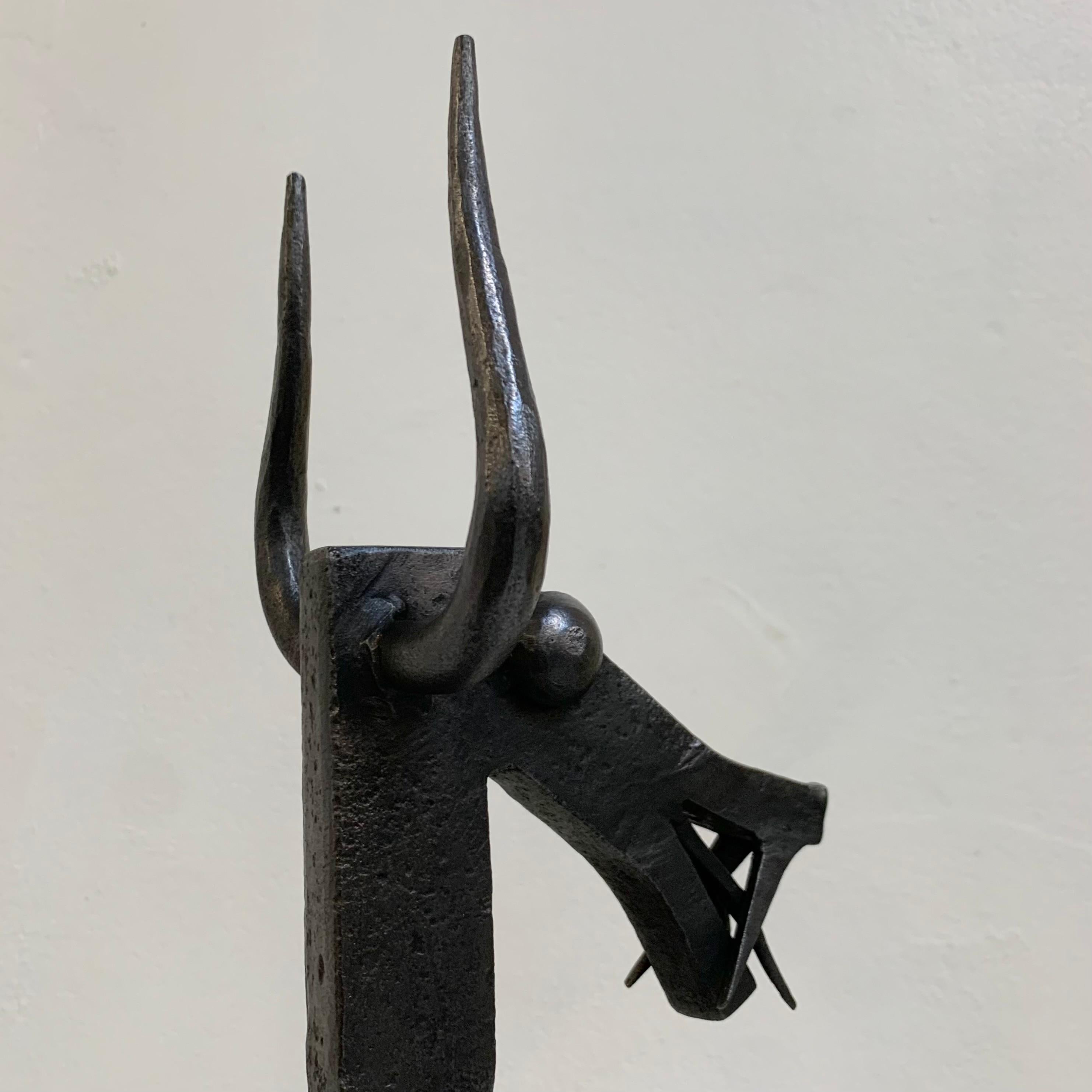 Sculpturale paire de chenets en fer forgé, vers 1960, France. en vente 3