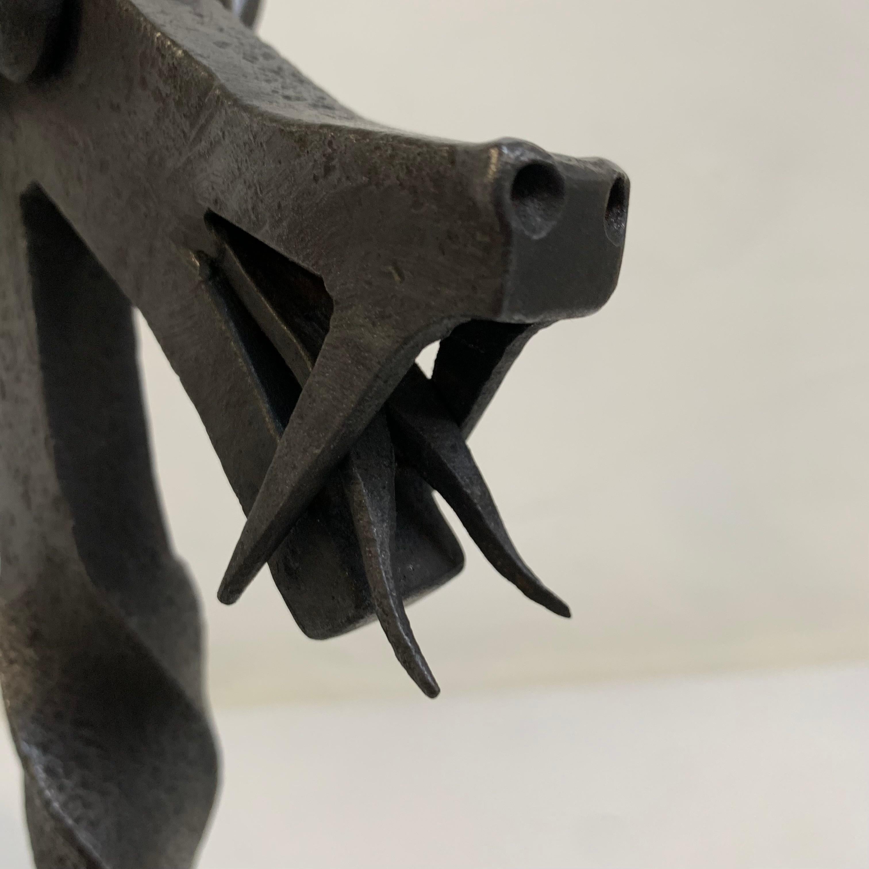 Sculpturale paire de chenets en fer forgé, vers 1960, France. en vente 5