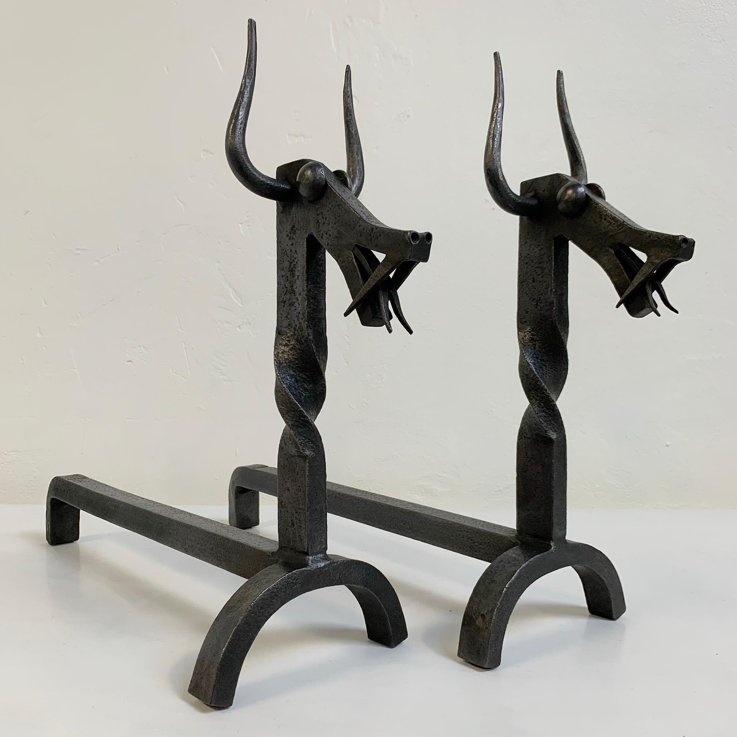 Sculpturale paire de chenets en fer forgé, vers 1960, France. en vente 9