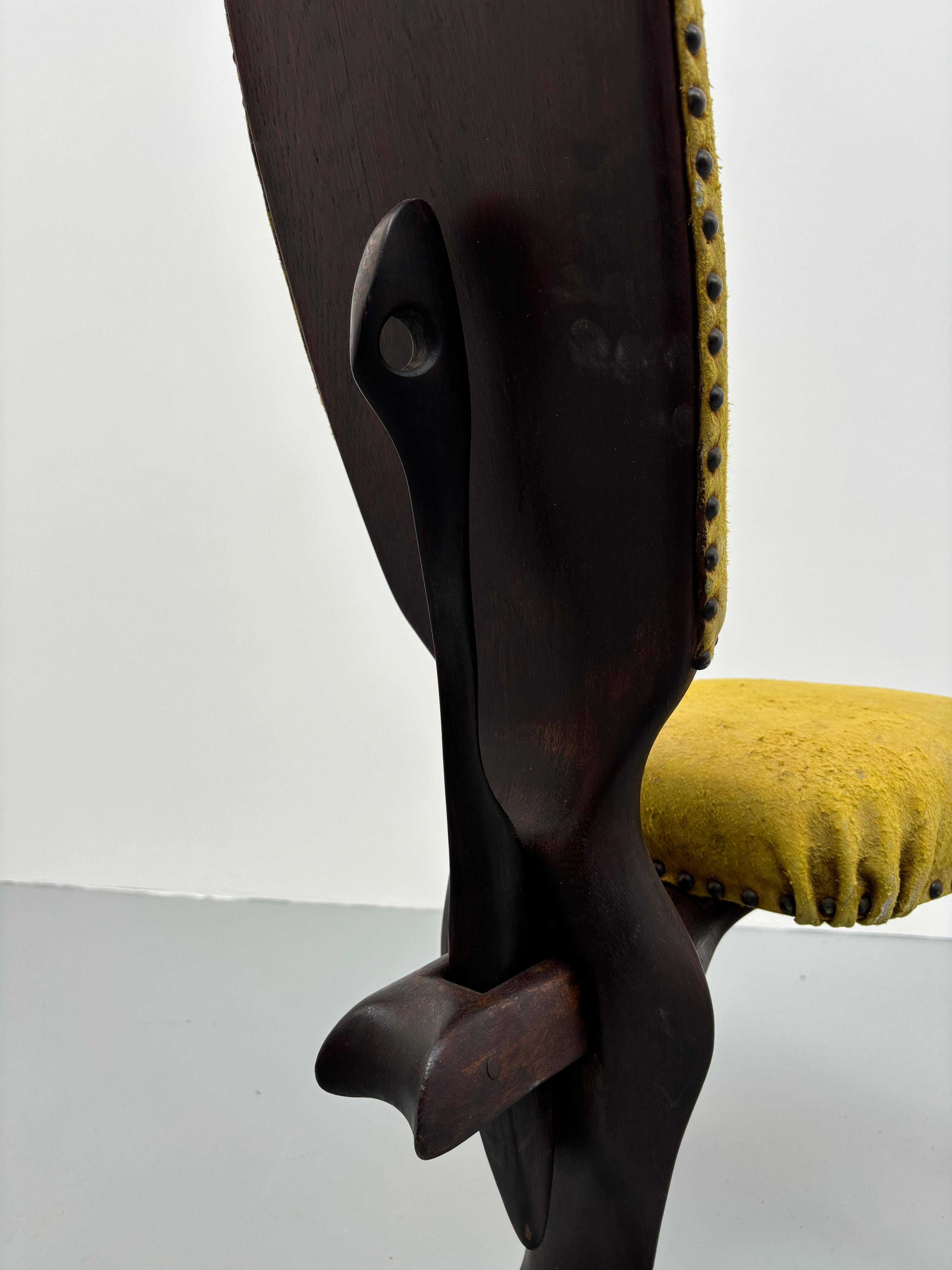 Stuhl Sculpturale von Gino Charpentier (Stoff) im Angebot