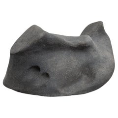 „Sculpture 0005“ – Biomorphe Skulptur aus hochgefasster Tonskulptur von David Nobaru