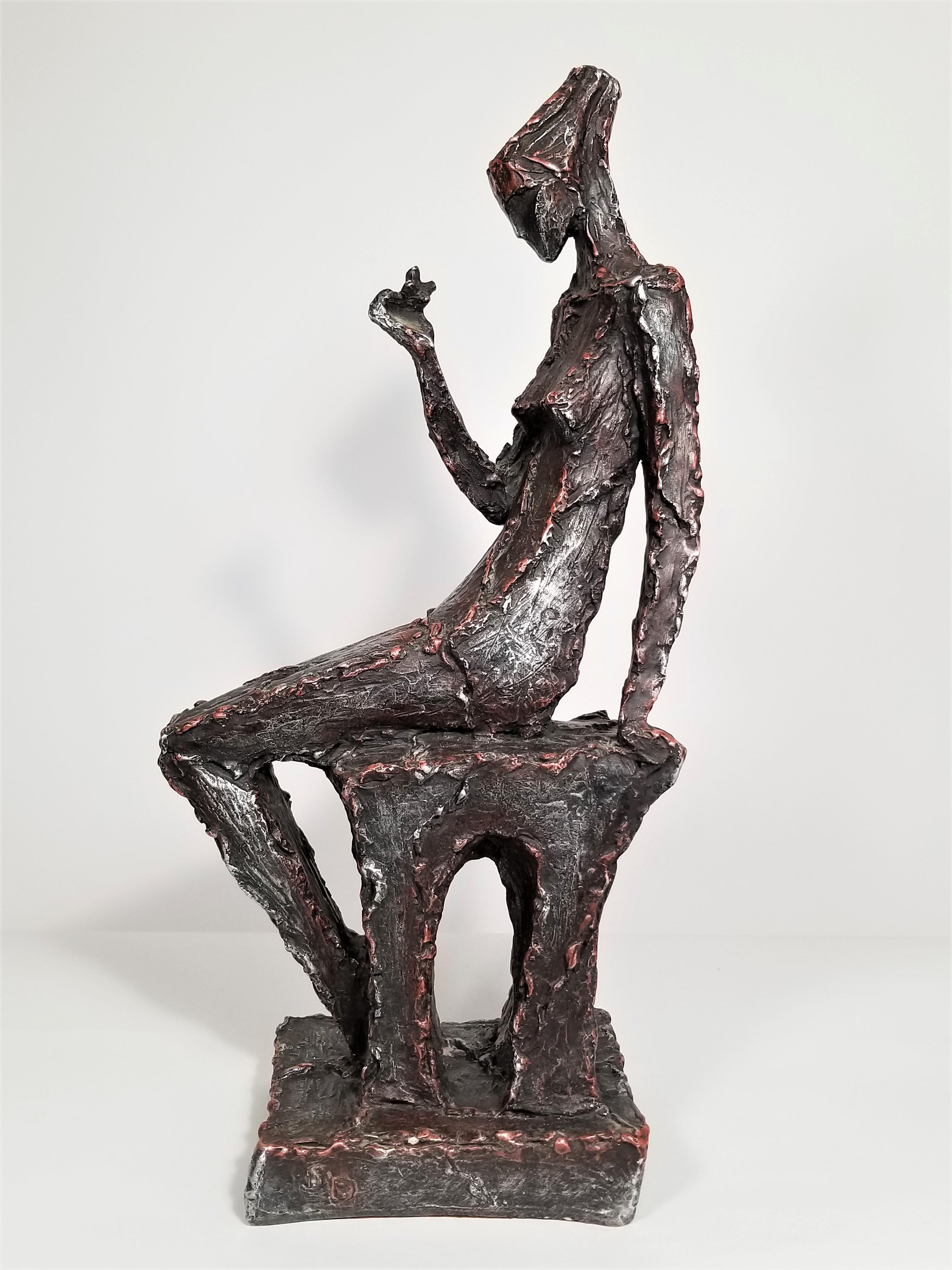 Signiert Austin Productions, datiert 1969. Künstler-signiert SD. Figurale Skulptur einer sitzenden Frau mit Blume. Brutalistisch-modernistisches Design.
Maße: Höhe 19 Zoll.