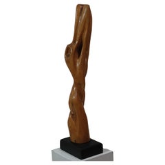 Sculpture abstraite de forme libre en chêne clair sur socle en bois noir