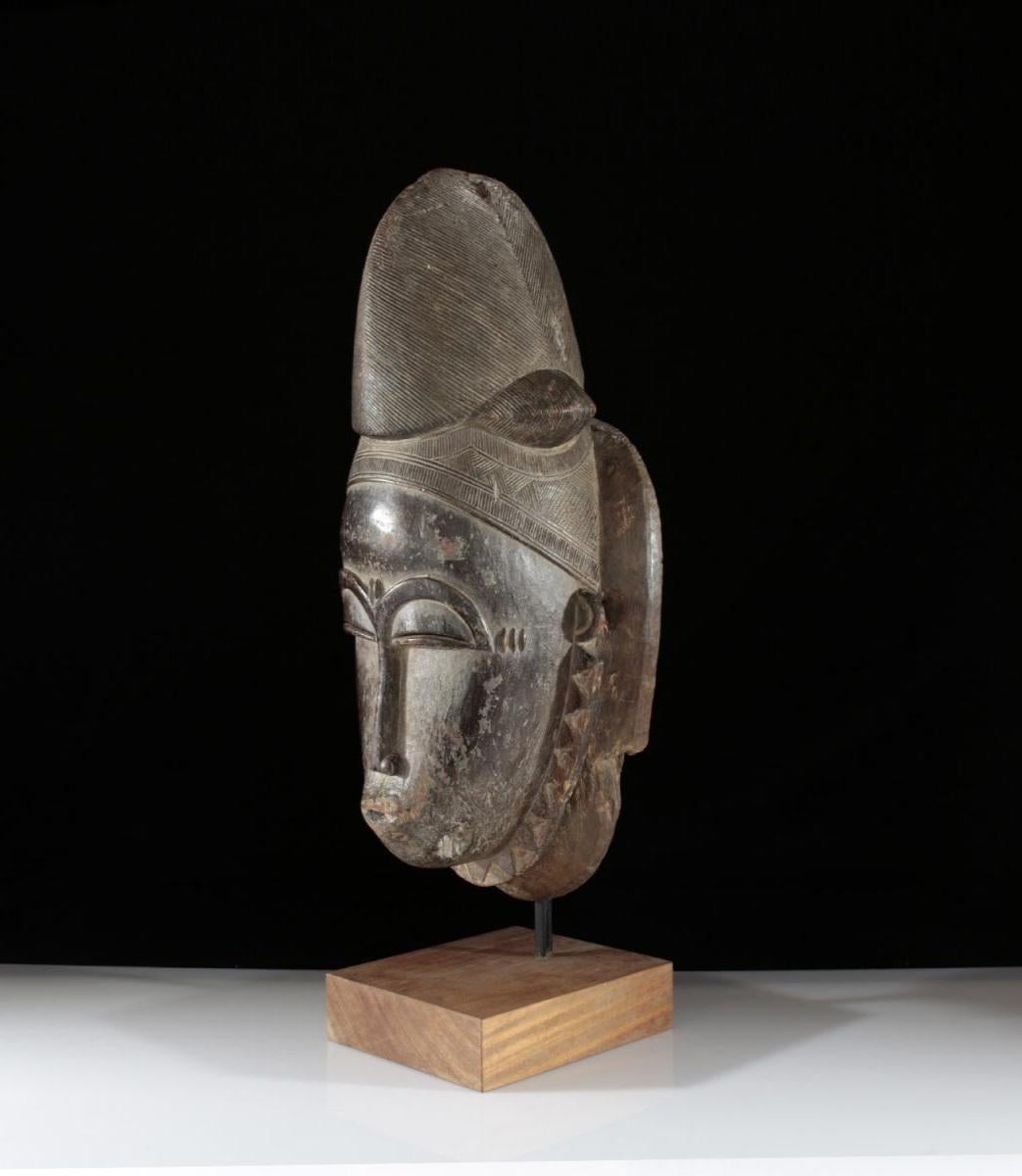 Skulptur, afrikanische Maske, Elfenbeinküste, 20. Jahrhundert. im Zustand „Gut“ im Angebot in Saint-Ouen, FR