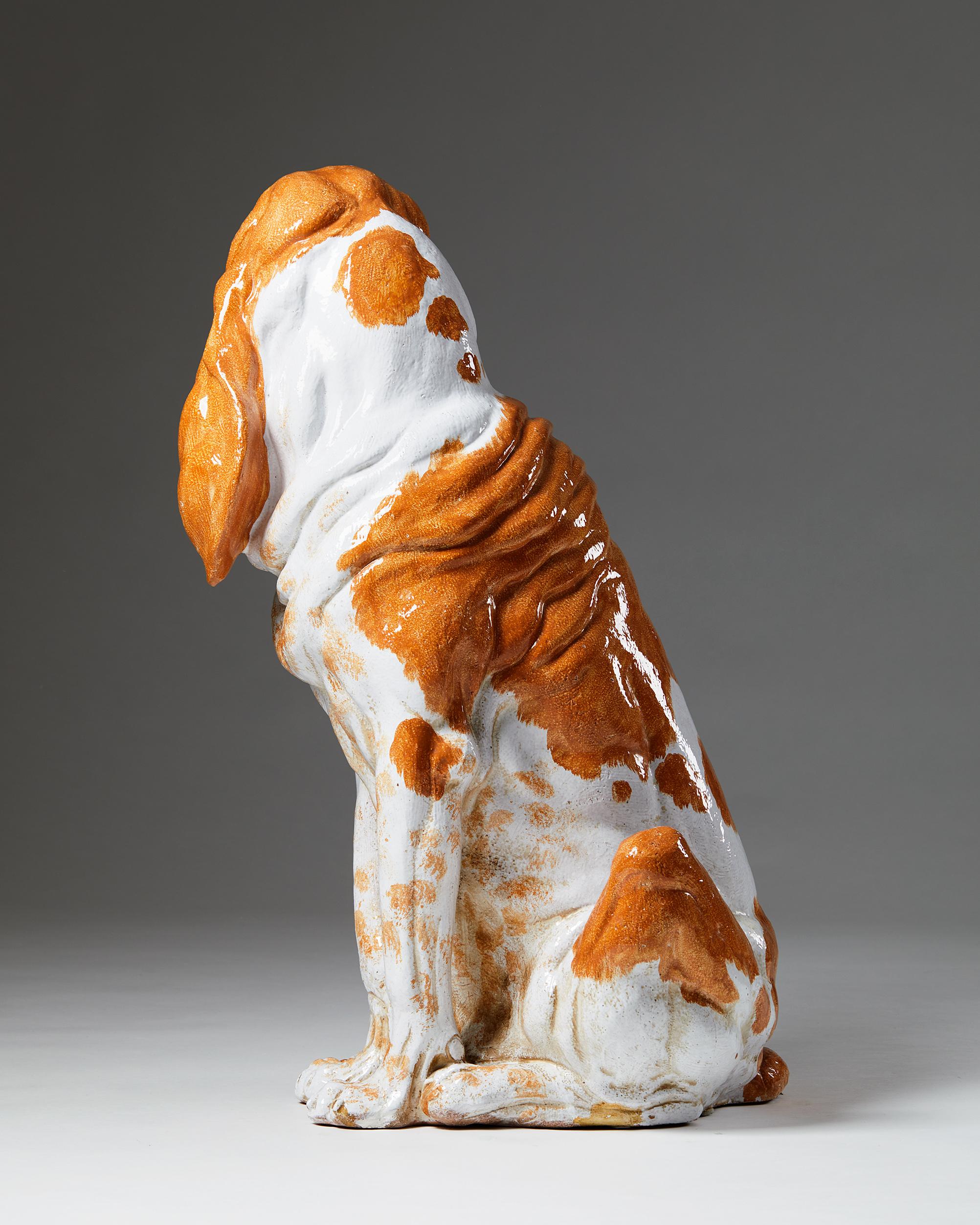 Mid-Century Modern Sculpture de chien de sang, anonyme, argile vernissée, Italie, années 1950 en vente