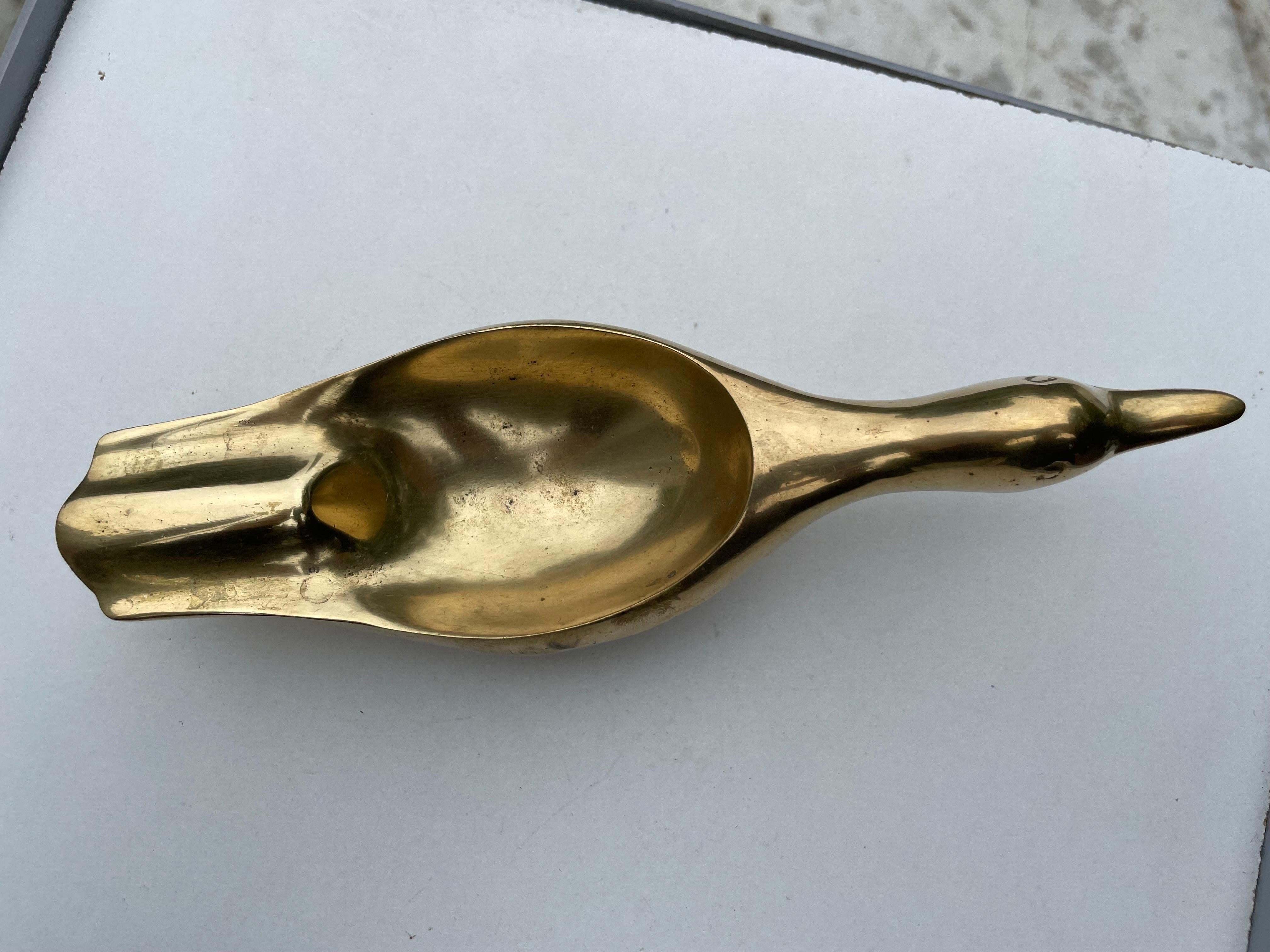 Sculpture Ashtray or Vide Poche, in Solid Brass, in a Gold Color, France 1970 In Good Condition For Sale In Auribeau sur Siagne, FR
