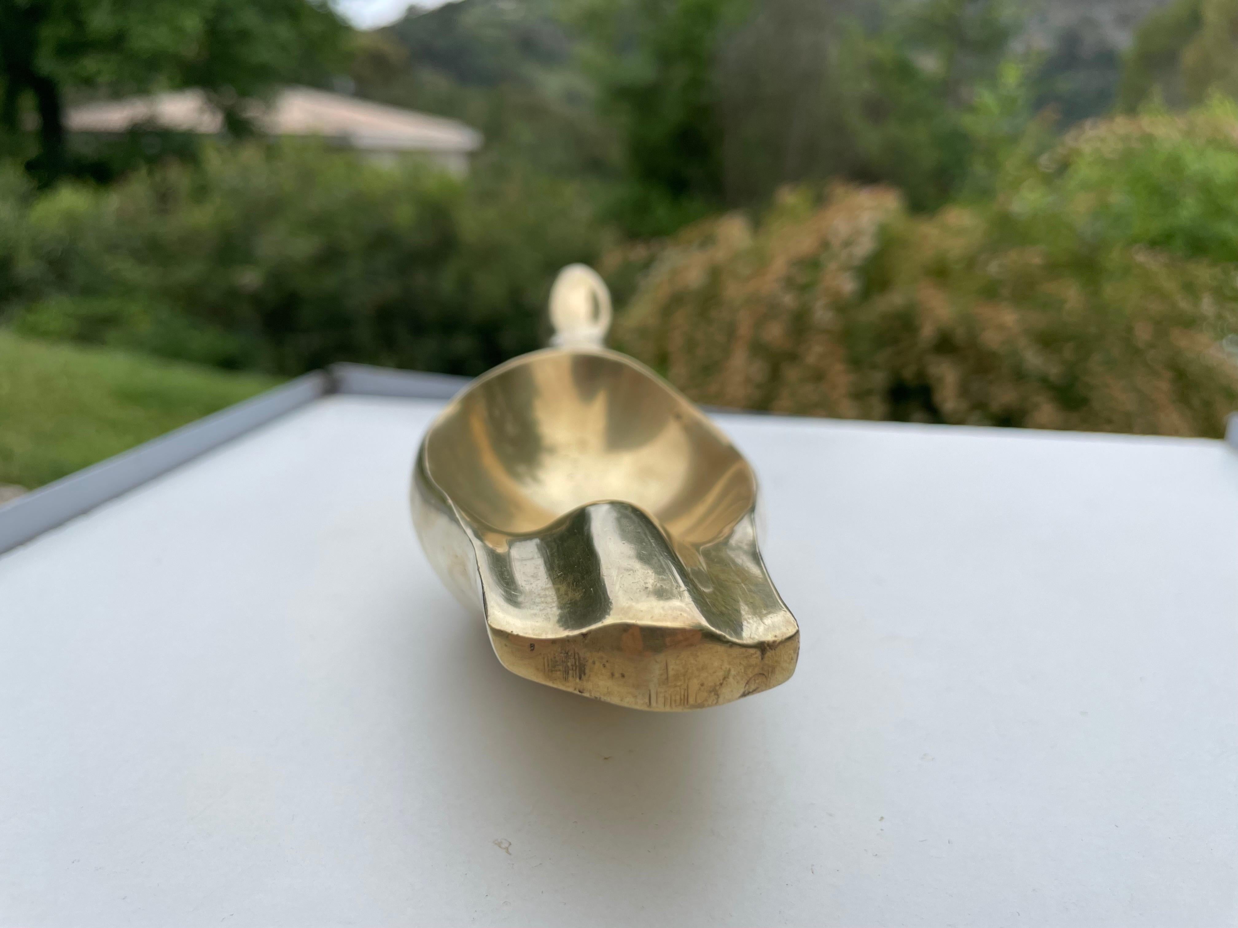 Sculpture Ashtray or Vide Poche, in Solid Brass, in a Gold Color, France 1970 For Sale 1