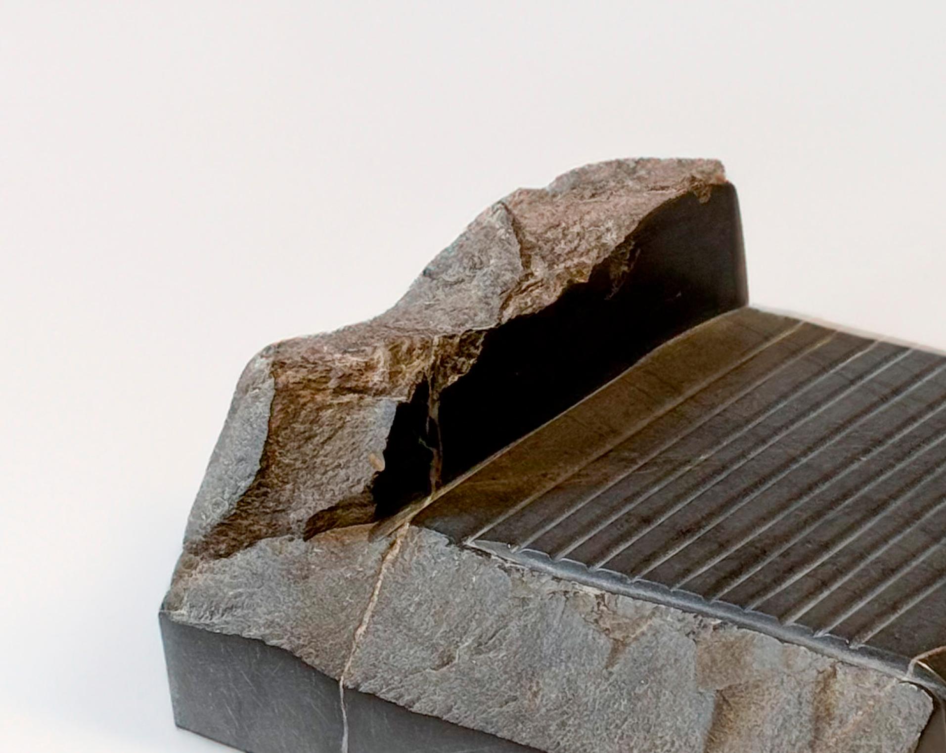 Scultura A. Stone Funzionale realizzata a mano Pedra Negra F-3 di Ricard Casabayó in vendita 1
