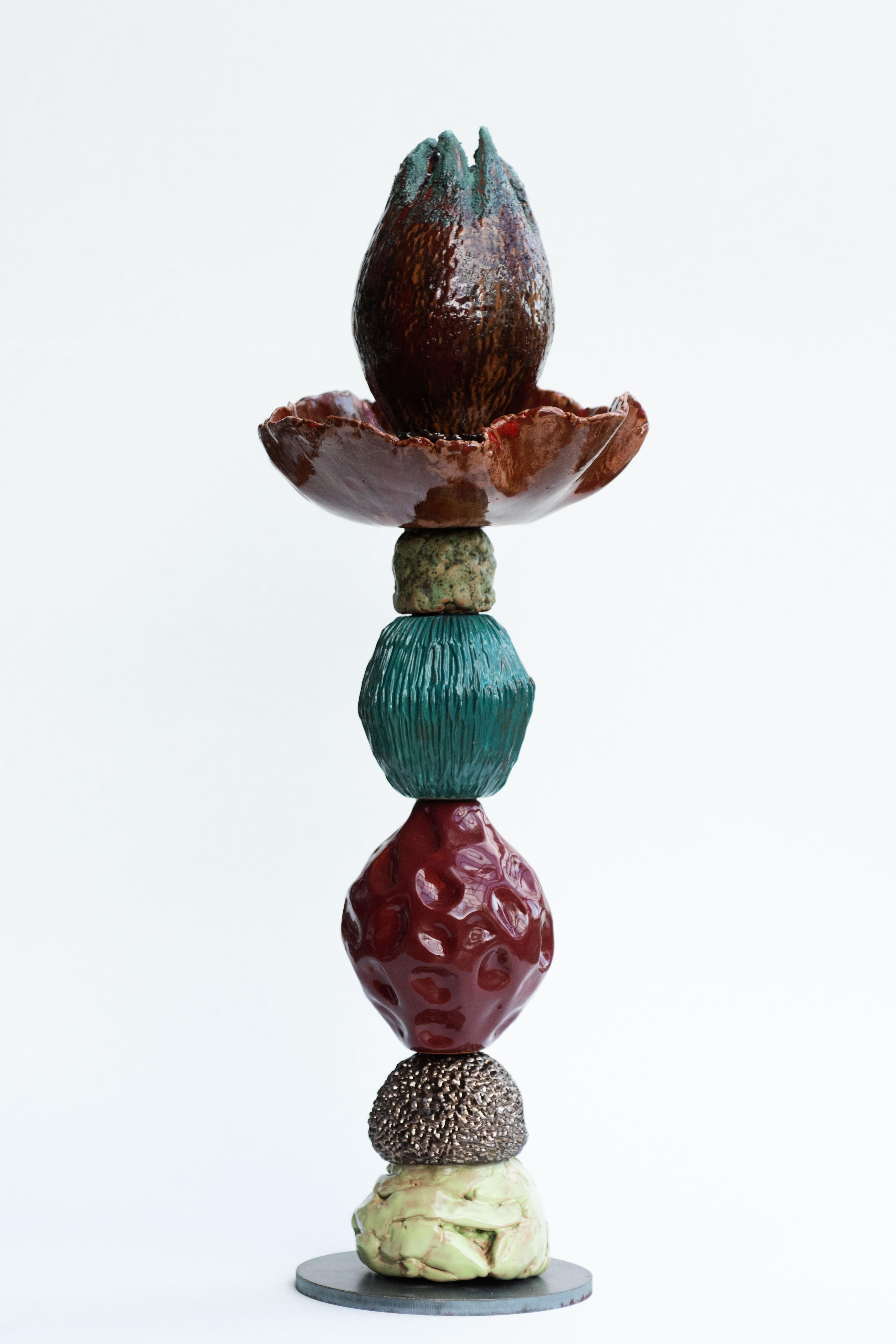 Scultura Bloomen 11 di Zanellazine Ceramics
Dimensioni: L 20 x H 58 cm
Materiali: Argilla rossa, argilla semi-rifrattaria marrone, argilla refrattaria bianca.

Circa:
Giovanna Zighetti, ceramista e scenografa, e Lucia Zamberletti, consulente di