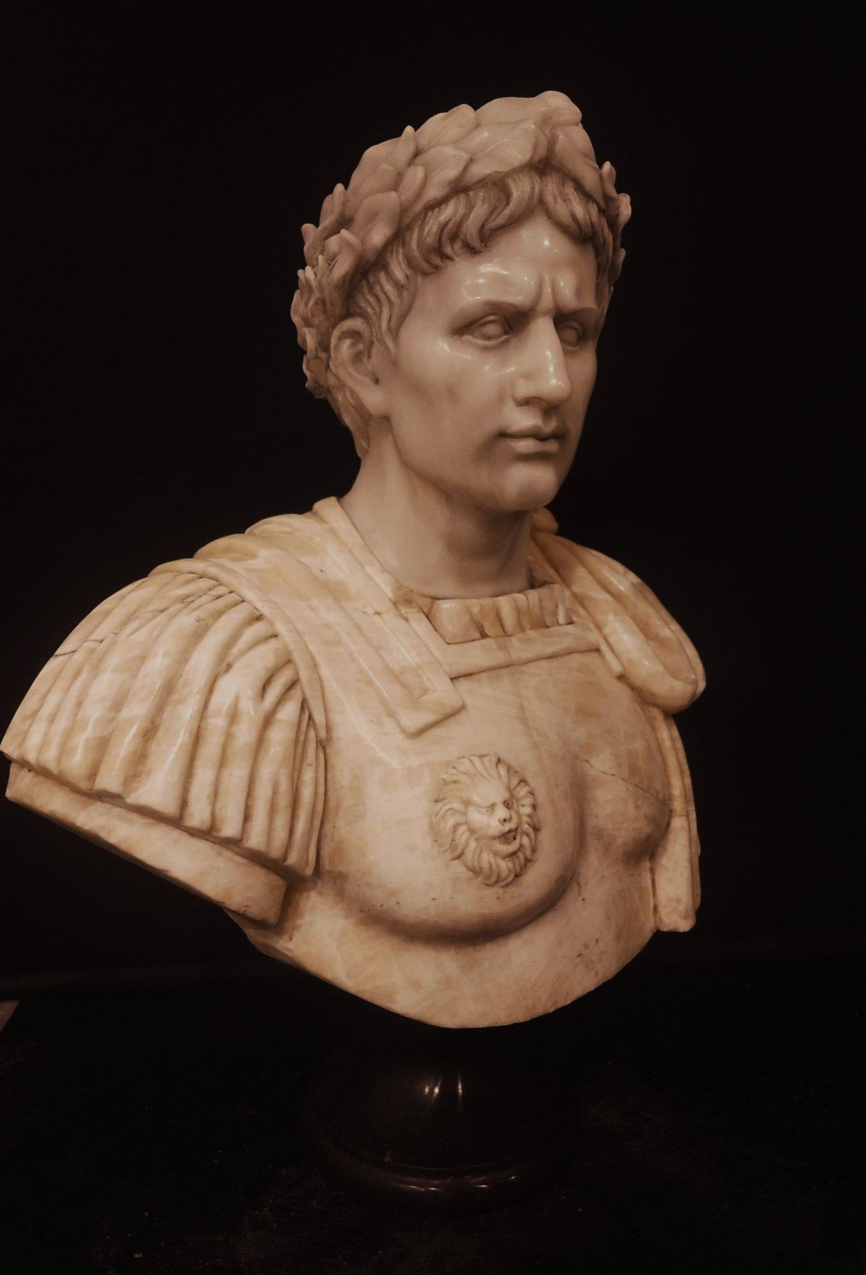 Escultura, Busto de Emperador en Ónice importante - 90 cm - Mármol, FOTOS ADICIONALES, INFORMACIÓN DEL LOTE E INFORMACIÓN DE ENVÍO PUEDEN SOLICITARSE ENVIANDO UN CORREO ELECTRÓNICO
Scultura, Busto di Imperatore in importante Onice - 90 cm -