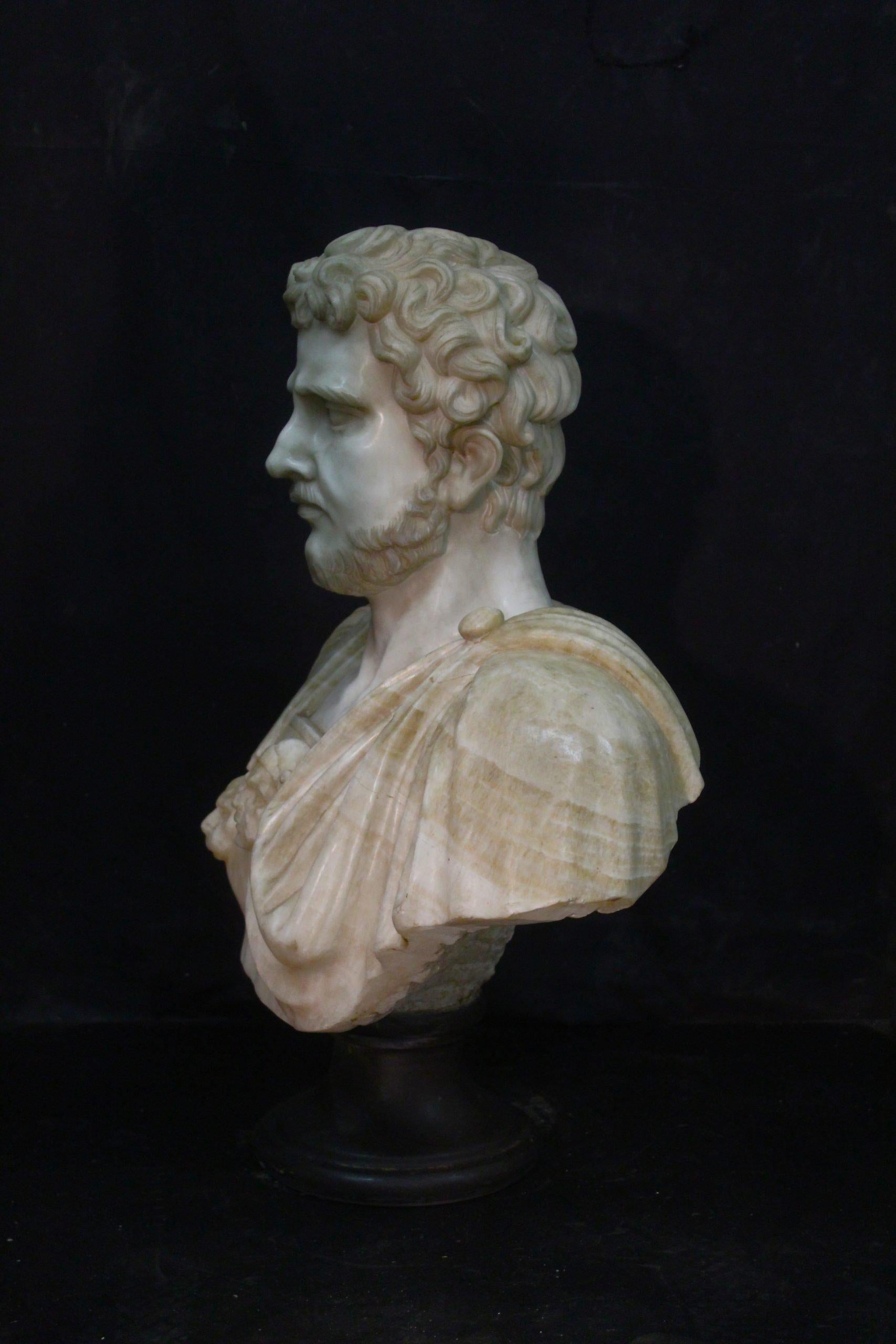 XX secolo Scultura, Busto di imperatore in marmo in vendita