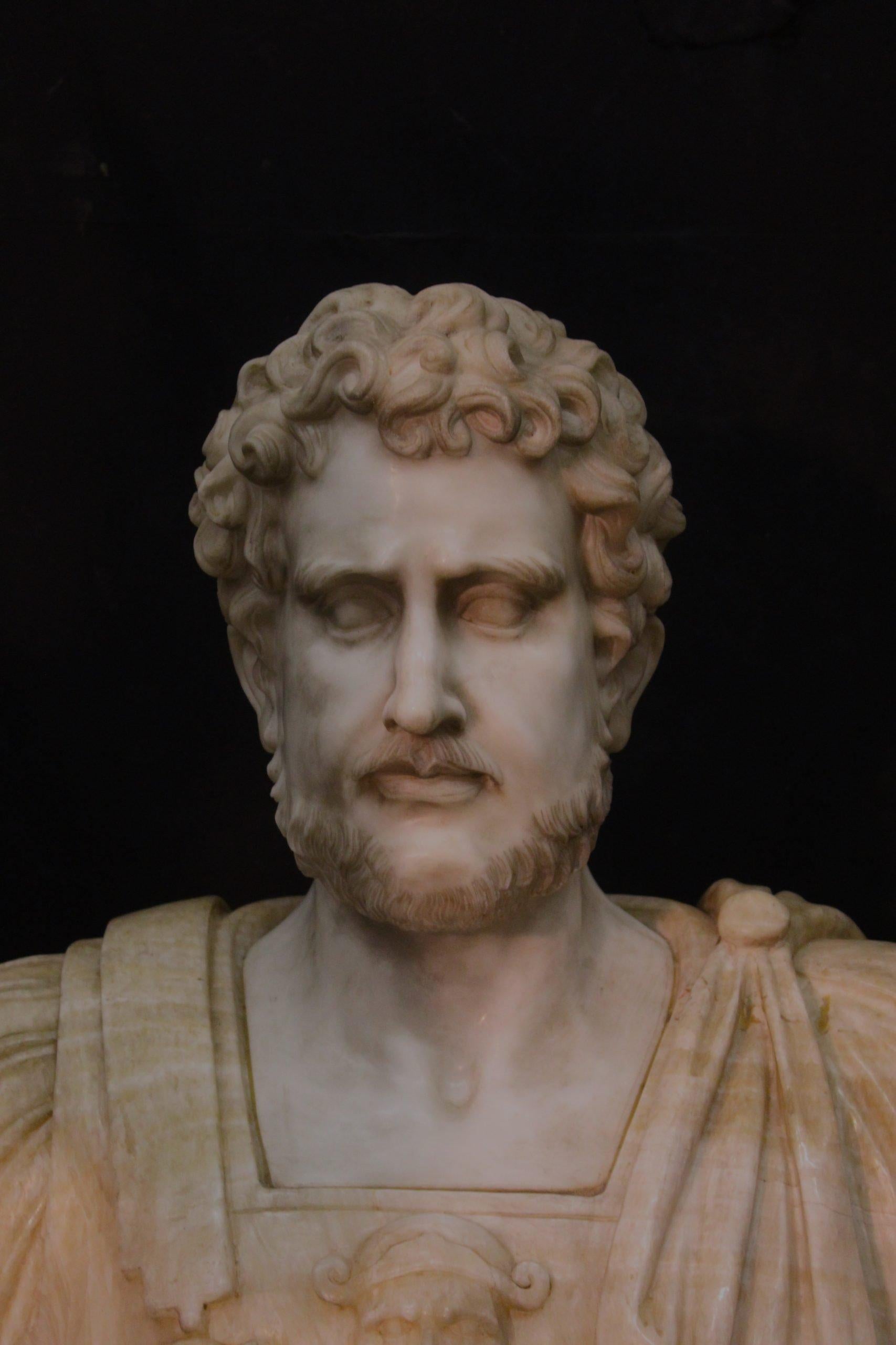Marmo Scultura, Busto di imperatore in marmo in vendita