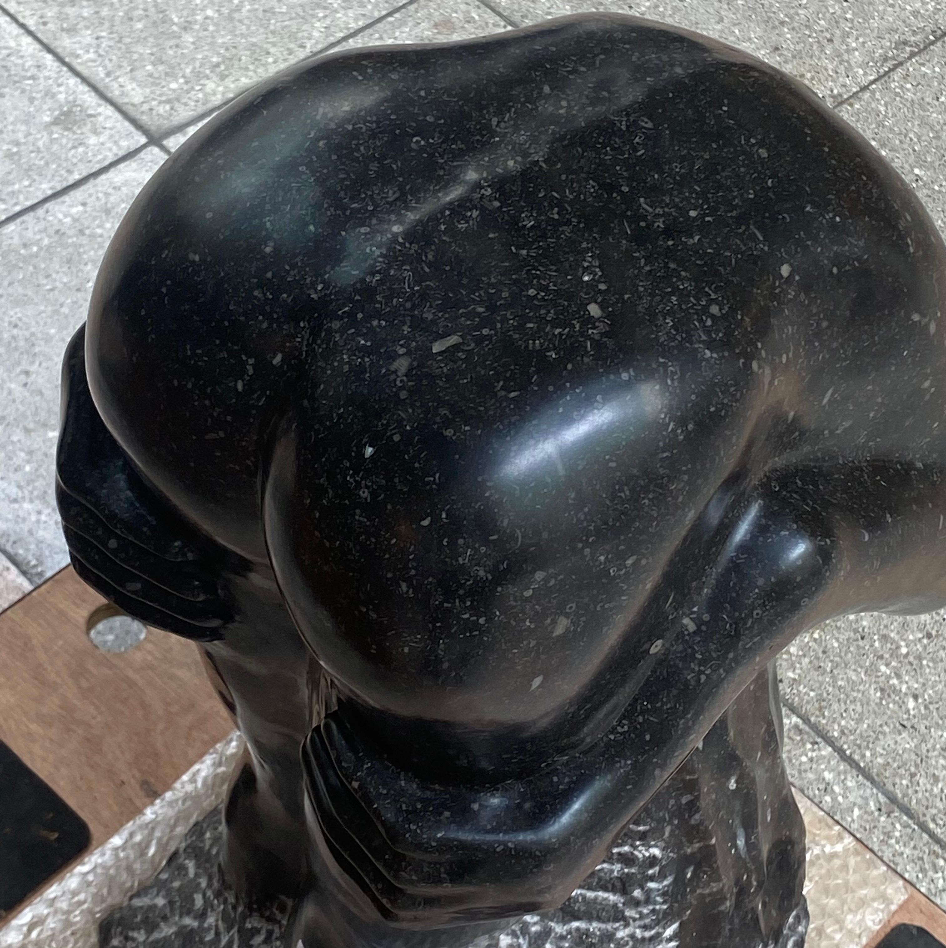 Sculpture de Bruno QUOILIN (XX) 
Nu féminin, sculpture en marbre noir 
H60 x L 33 x P 33 cm 
1990
Travail signé 
Réf : 4492/13
Prix : 1950