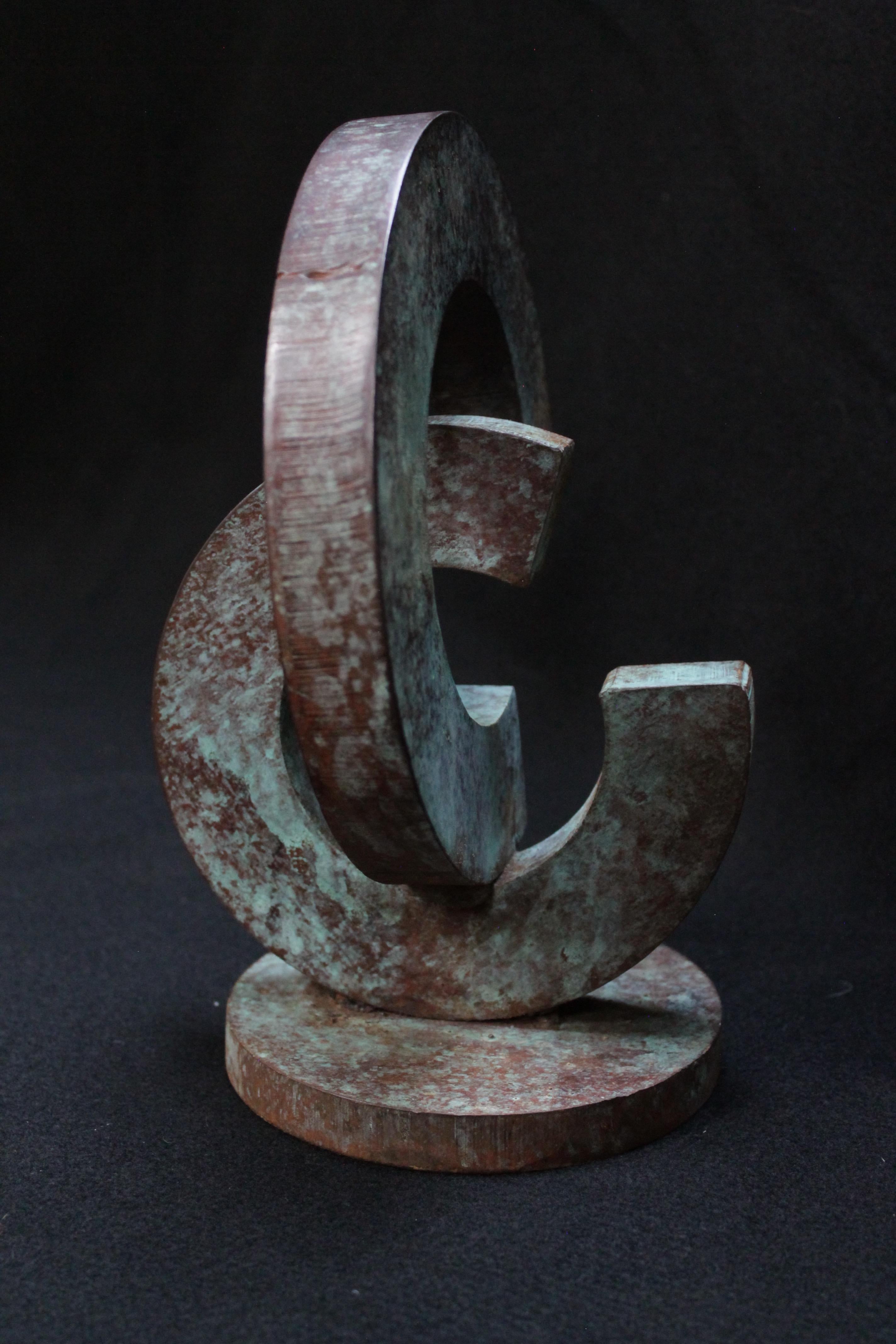 Skulptur von John Atkin (Metallarbeit) im Angebot