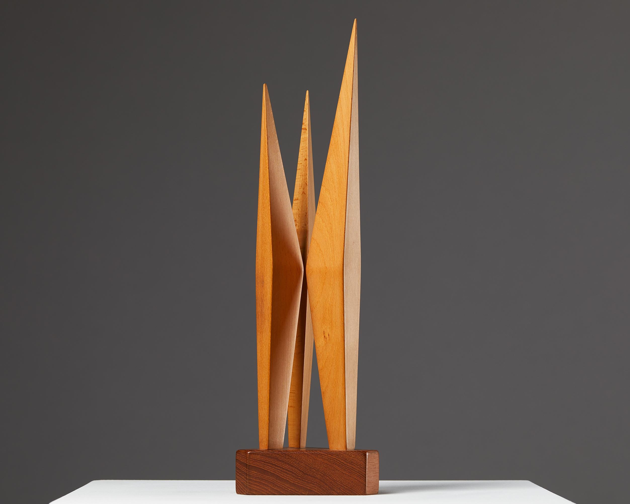 Sculpture de Johny Mattsson,
Danemark. 1950s.
Pine et teck.
Estampillé.
Mesures : H : 36,5 cm / 1' 2 1/2