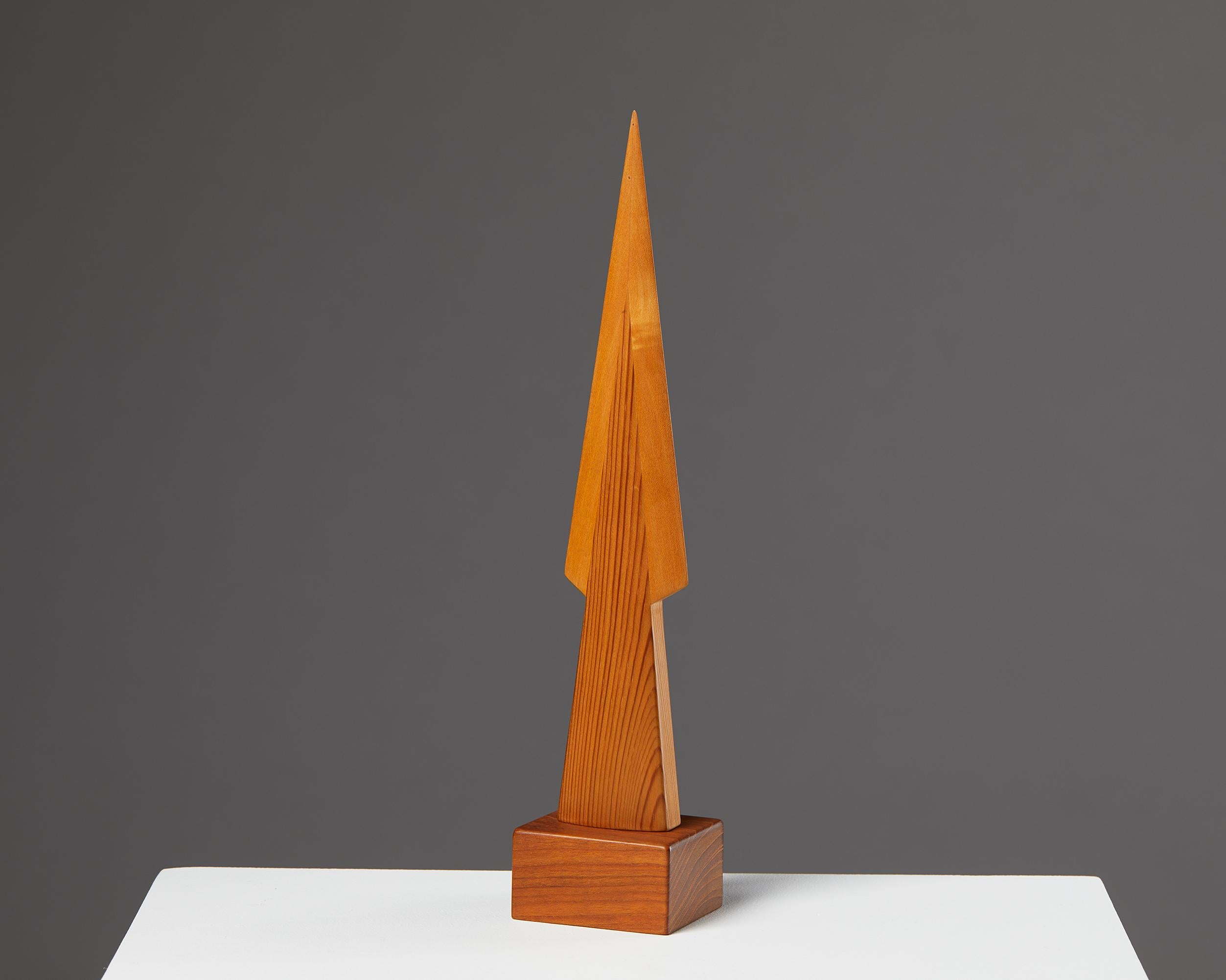 Sculpture by Johnny Mattsson,
Denmark. 1950s.
Pine and teak.
Stamped.

Measures: H: 31.5 cm / 12 1/4