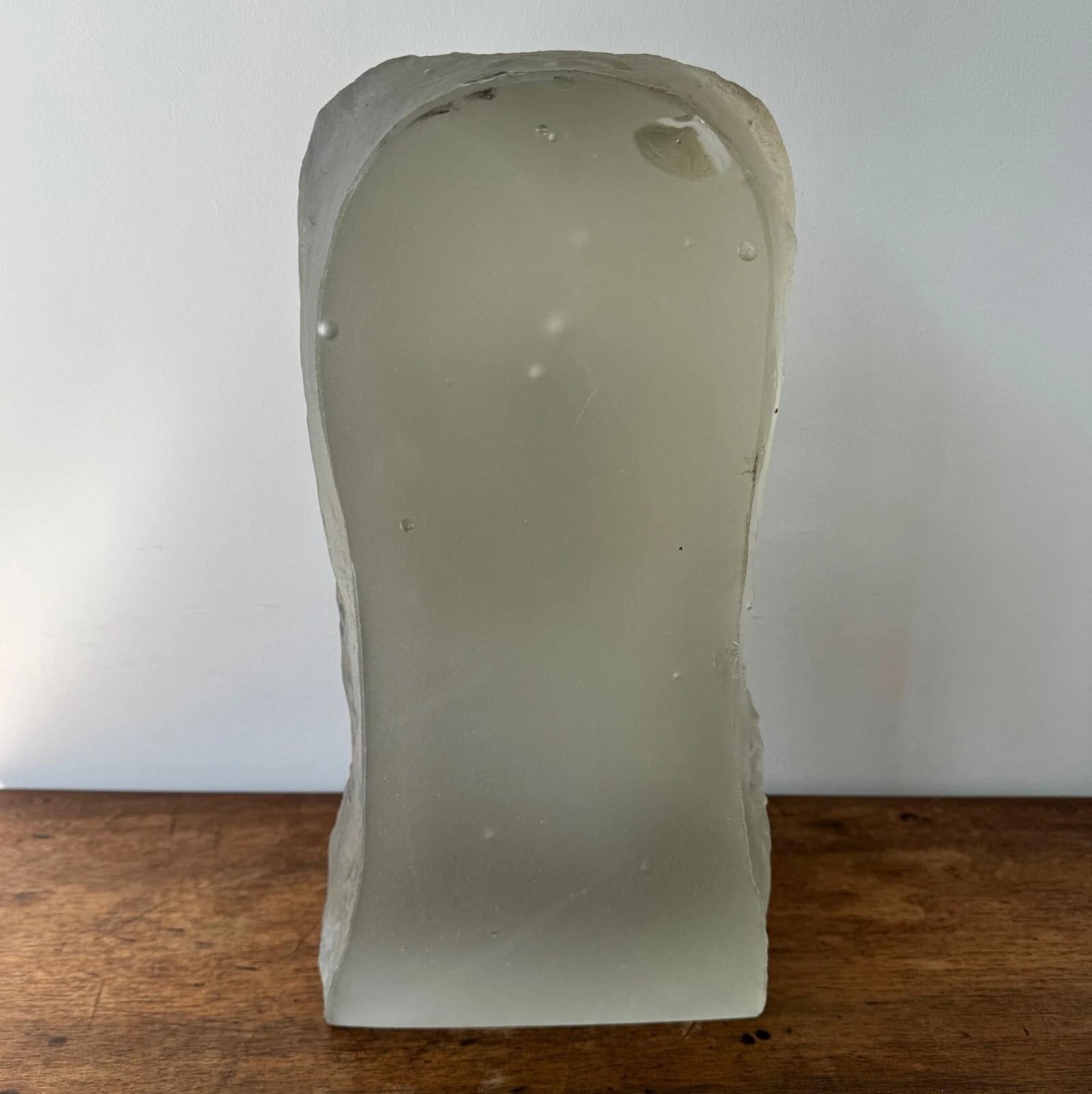 Sculpture attributed to Lucien Lafaye, female face in molded glass, circa 1950. Francés en venta