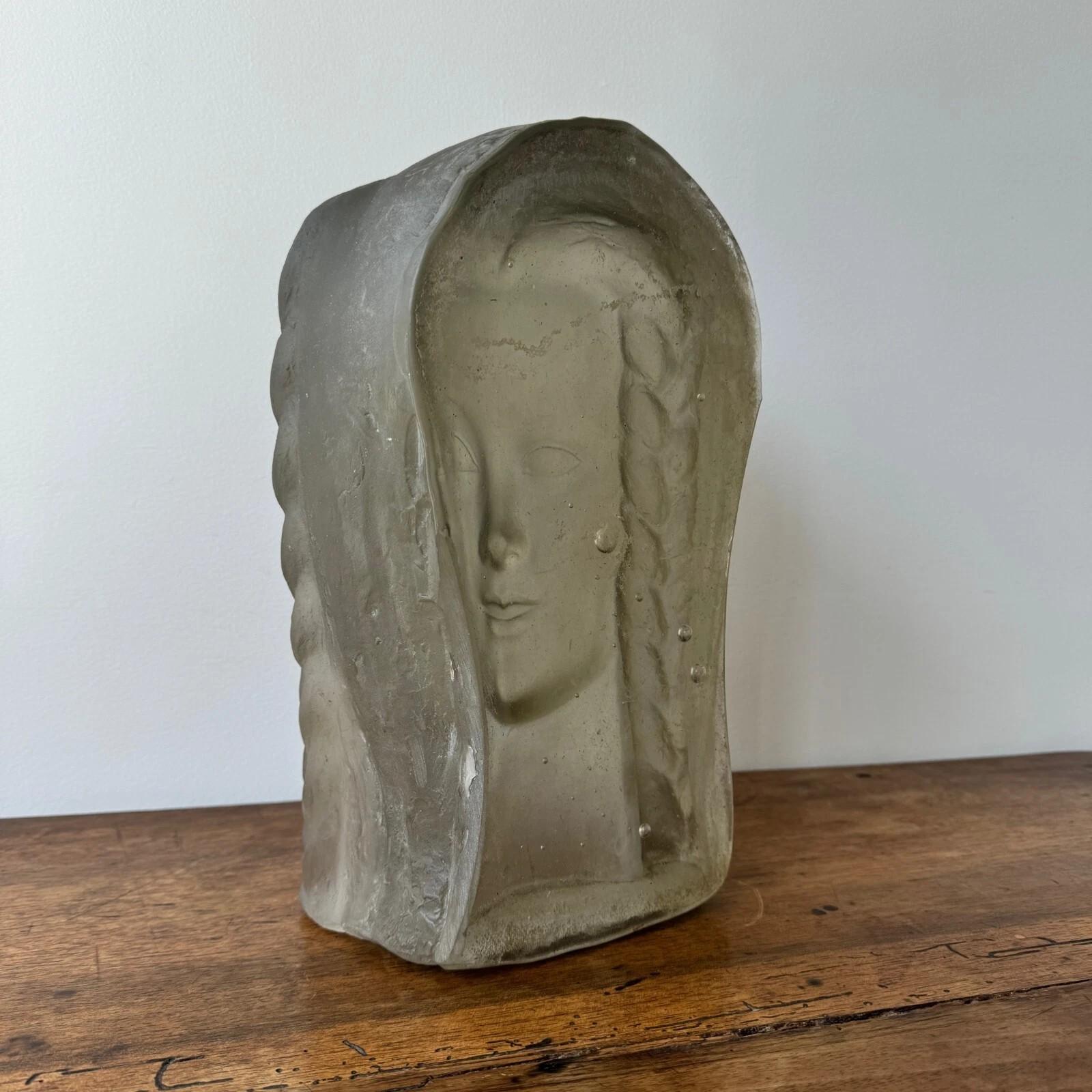 Skulptur von Lucien Lafaye, weibliches Gesicht aus gegossenem Glas, um 1950 (Mitte des 20. Jahrhunderts) im Angebot