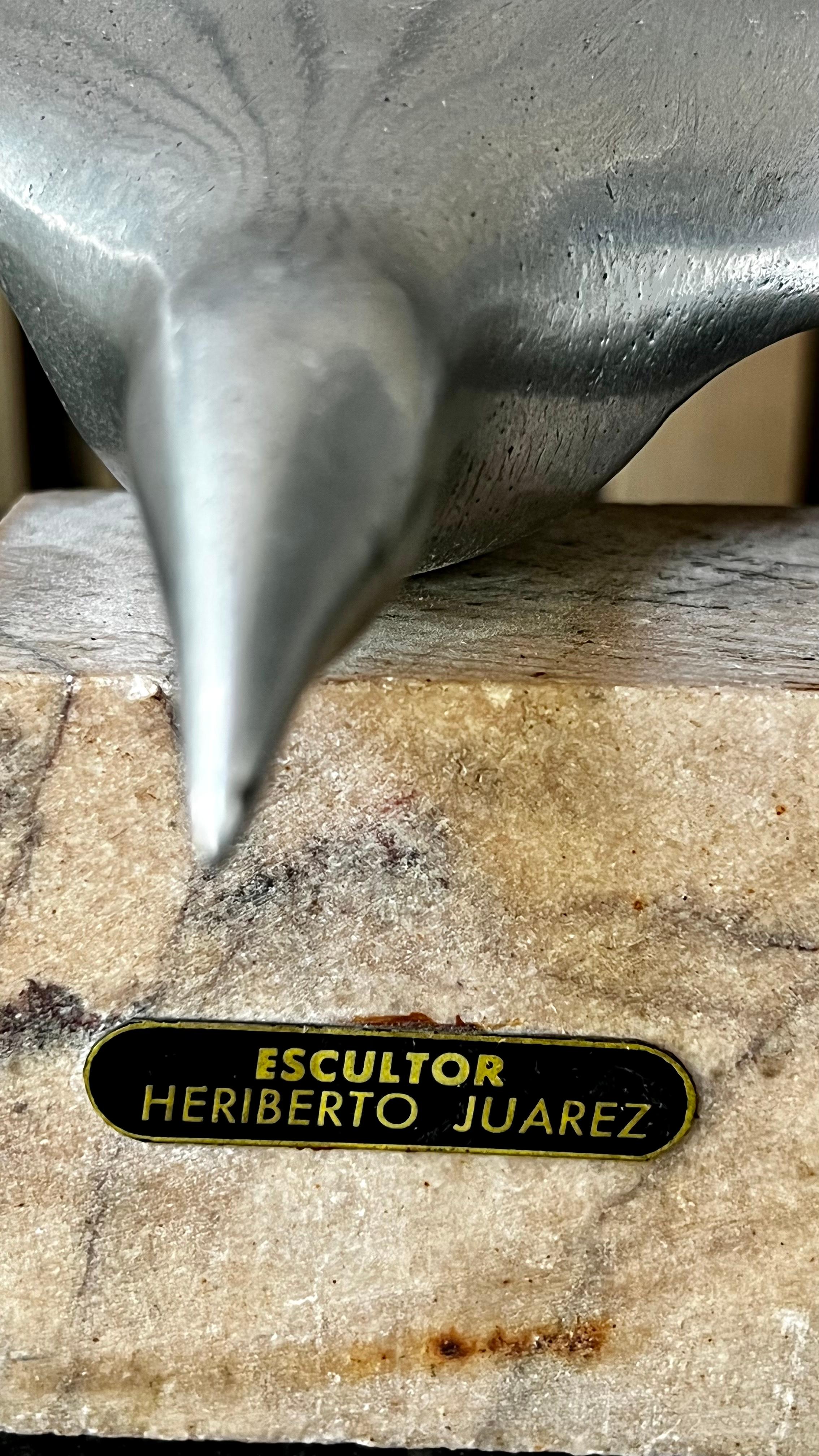 Escultura del artista mexicano Heriberto Juárez en venta 1