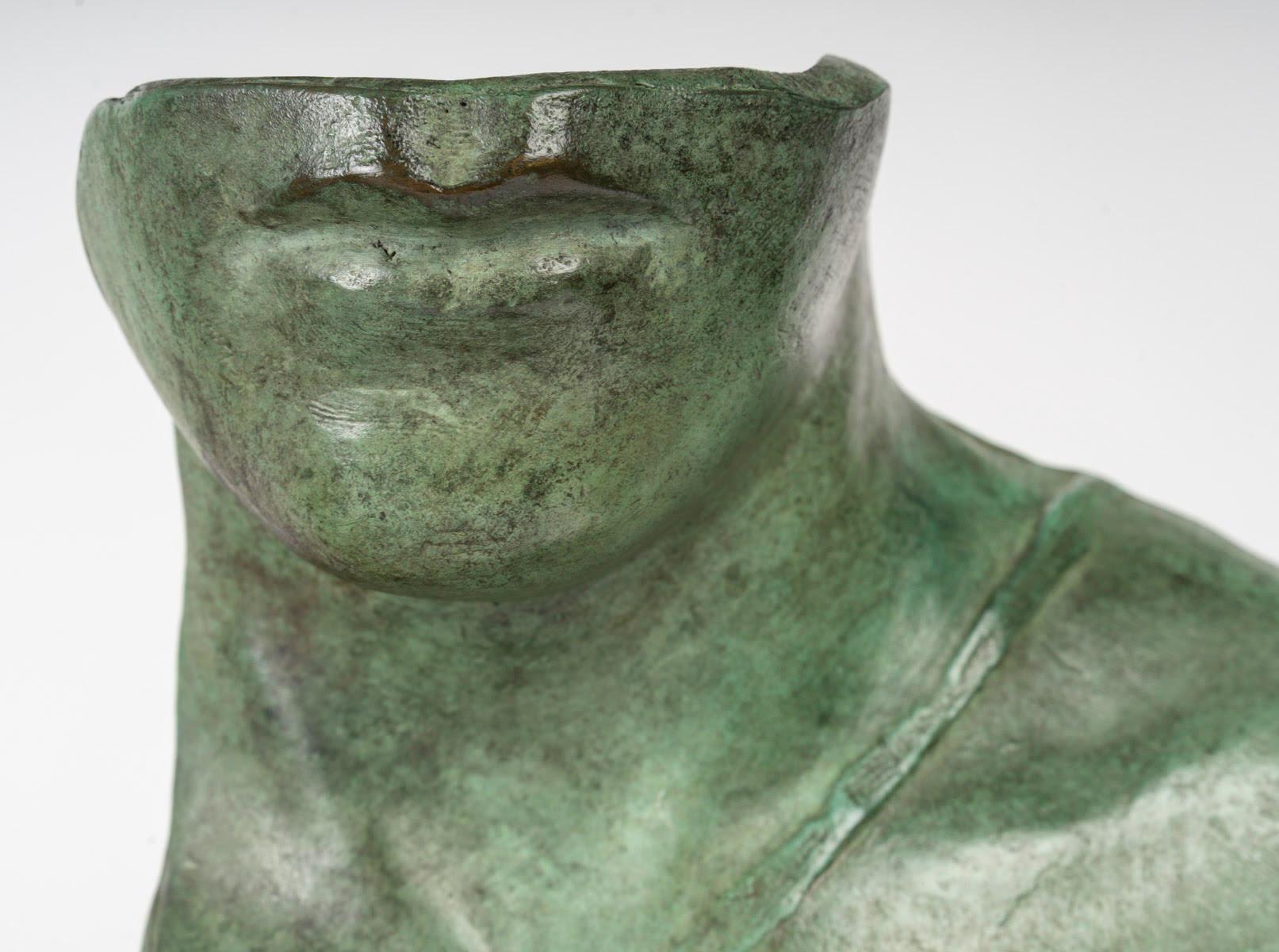 Moderno Scultura di Mitoraj raffigurante un busto di uomo in bronzo, XX secolo. in vendita