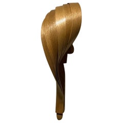 Sculpture de Raka Studio en bois de frêne, forme 001