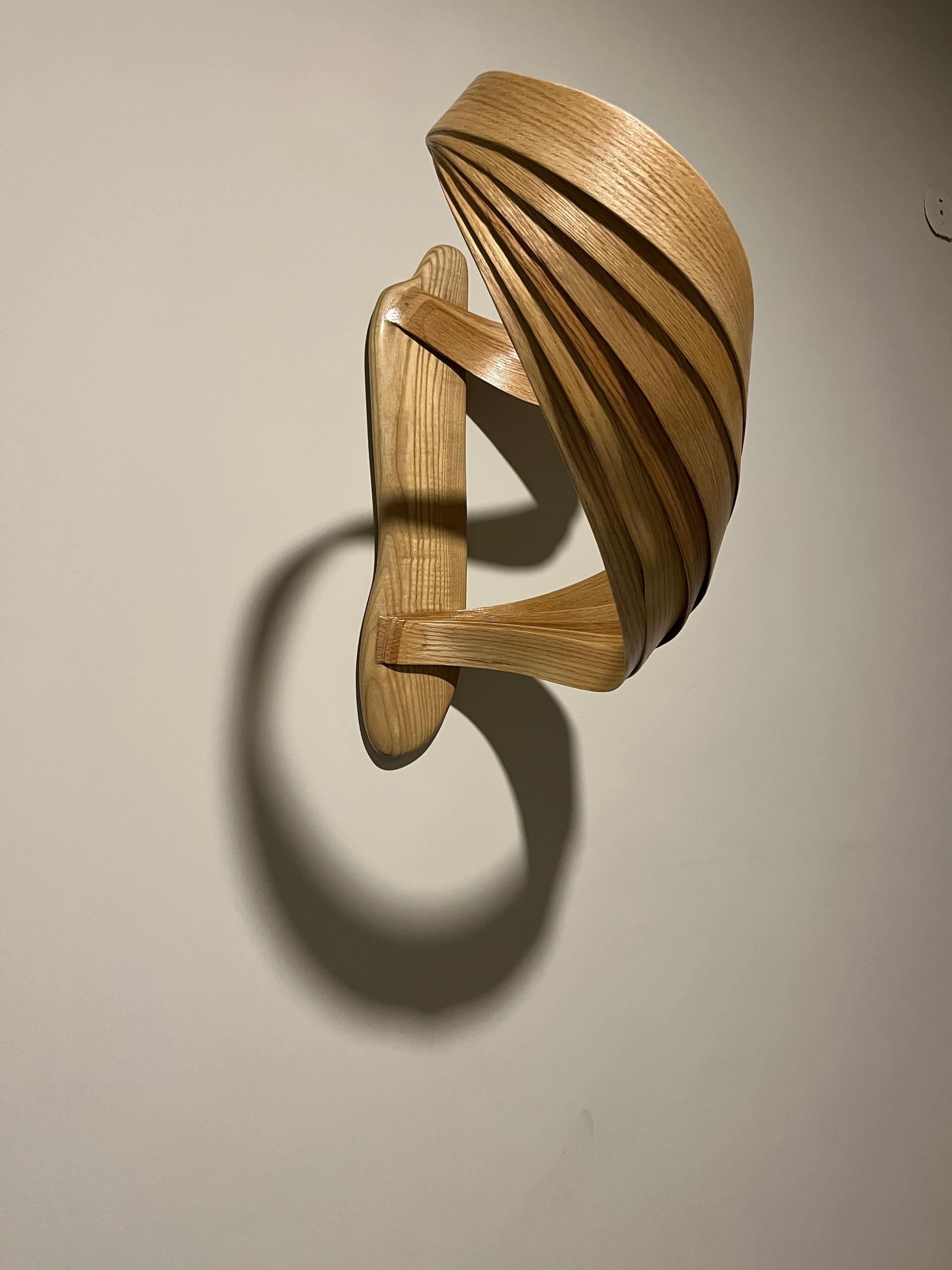 Pakistanais Sculpture de Raka Studio en frêne, forme 002 en vente