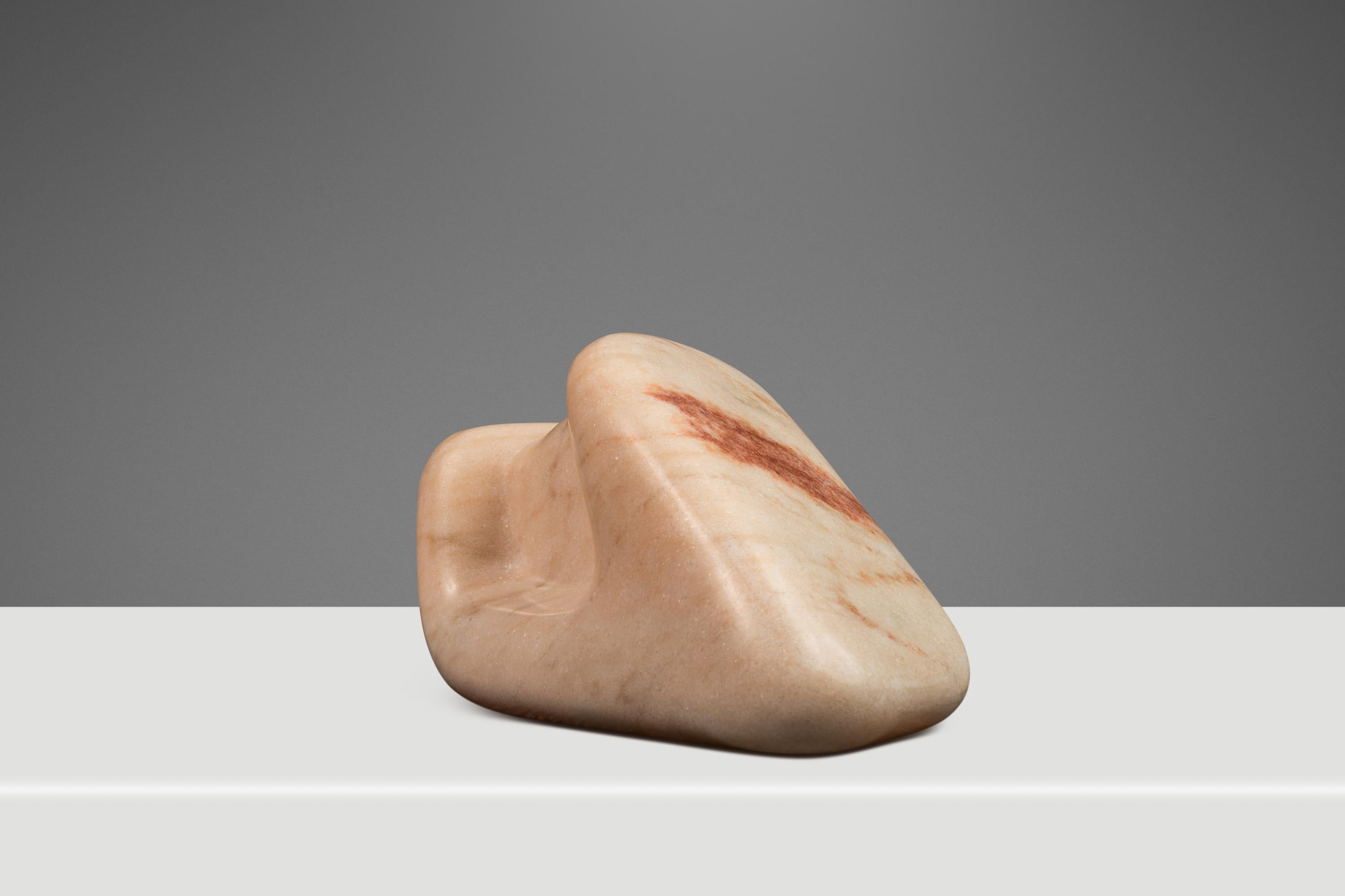 Scultura scolpita in marmo rosa, Mark Leblanc, Studio A. Leblanc, USA, anni 2020 circa. in vendita 3