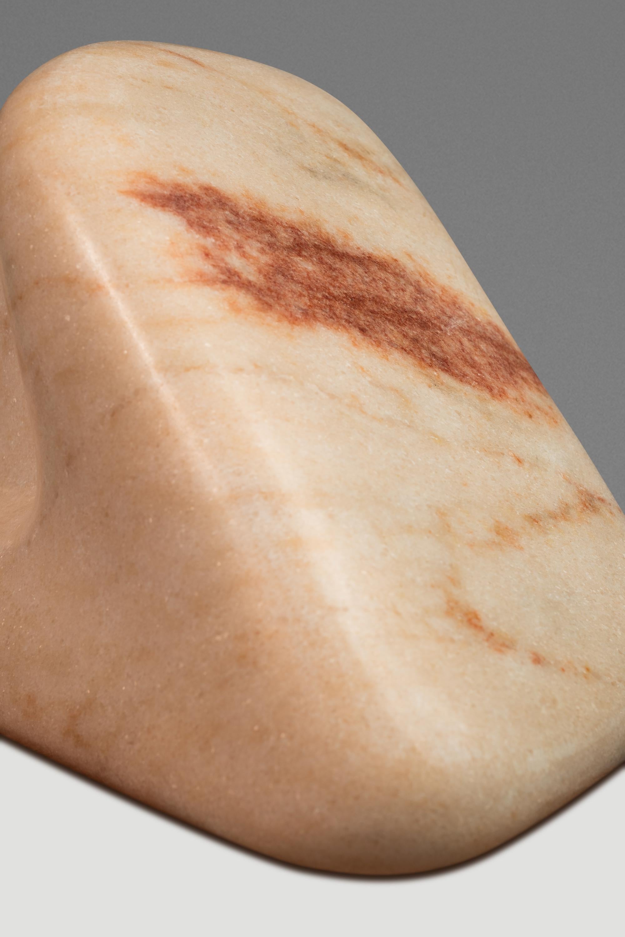 Scultura scolpita in marmo rosa, Mark Leblanc, Studio A. Leblanc, USA, anni 2020 circa. in vendita 6