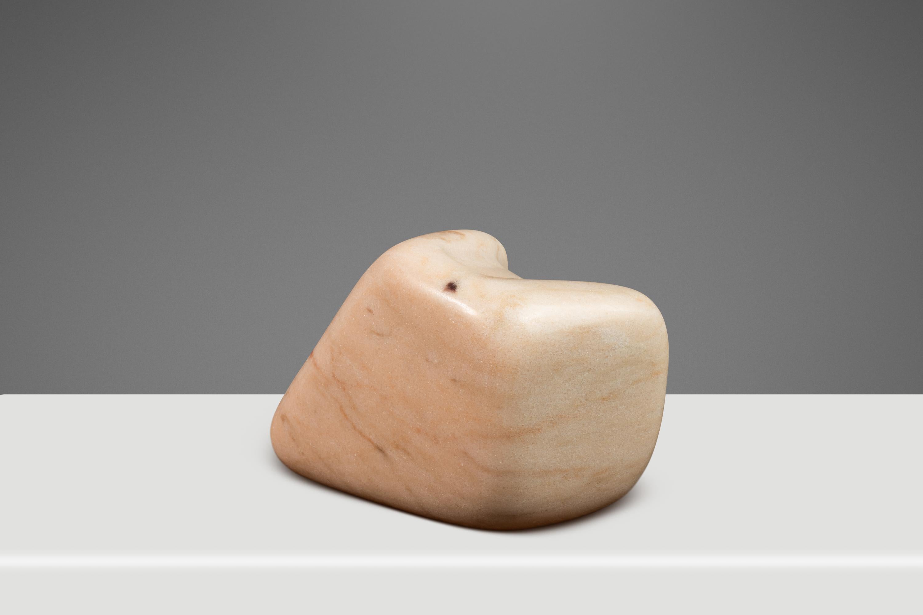 Danese Scultura scolpita in marmo rosa, Mark Leblanc, Studio A. Leblanc, USA, anni 2020 circa. in vendita