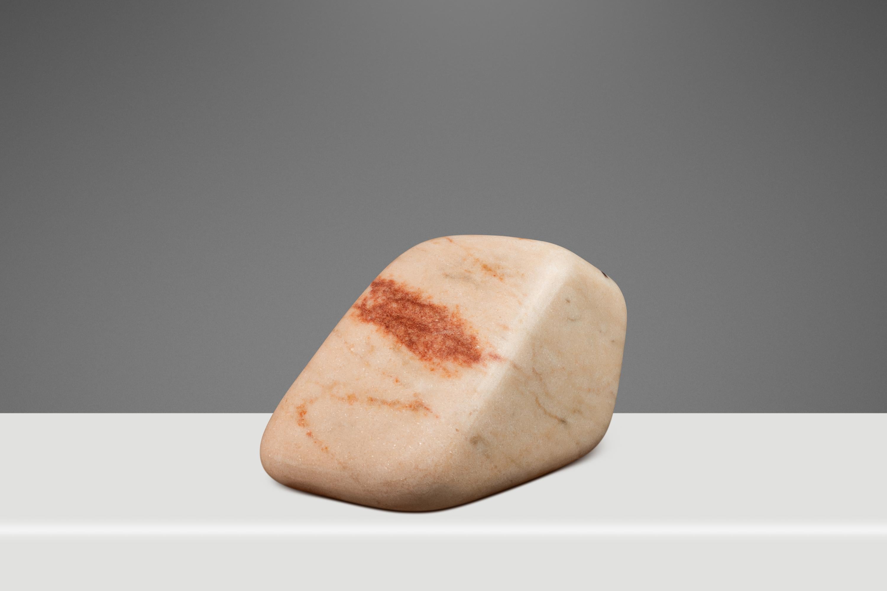 Scultura scolpita in marmo rosa, Mark Leblanc, Studio A. Leblanc, USA, anni 2020 circa. in vendita 2