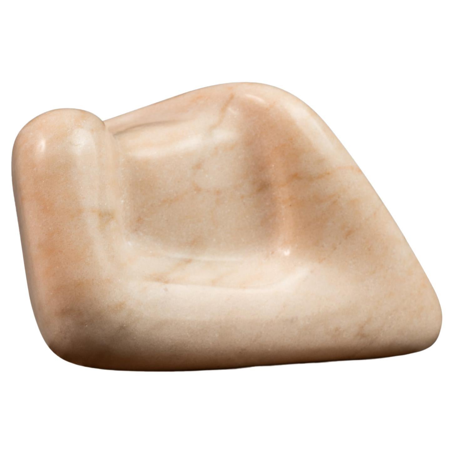 Scultura scolpita in marmo rosa, Mark Leblanc, Studio A. Leblanc, USA, anni 2020 circa.