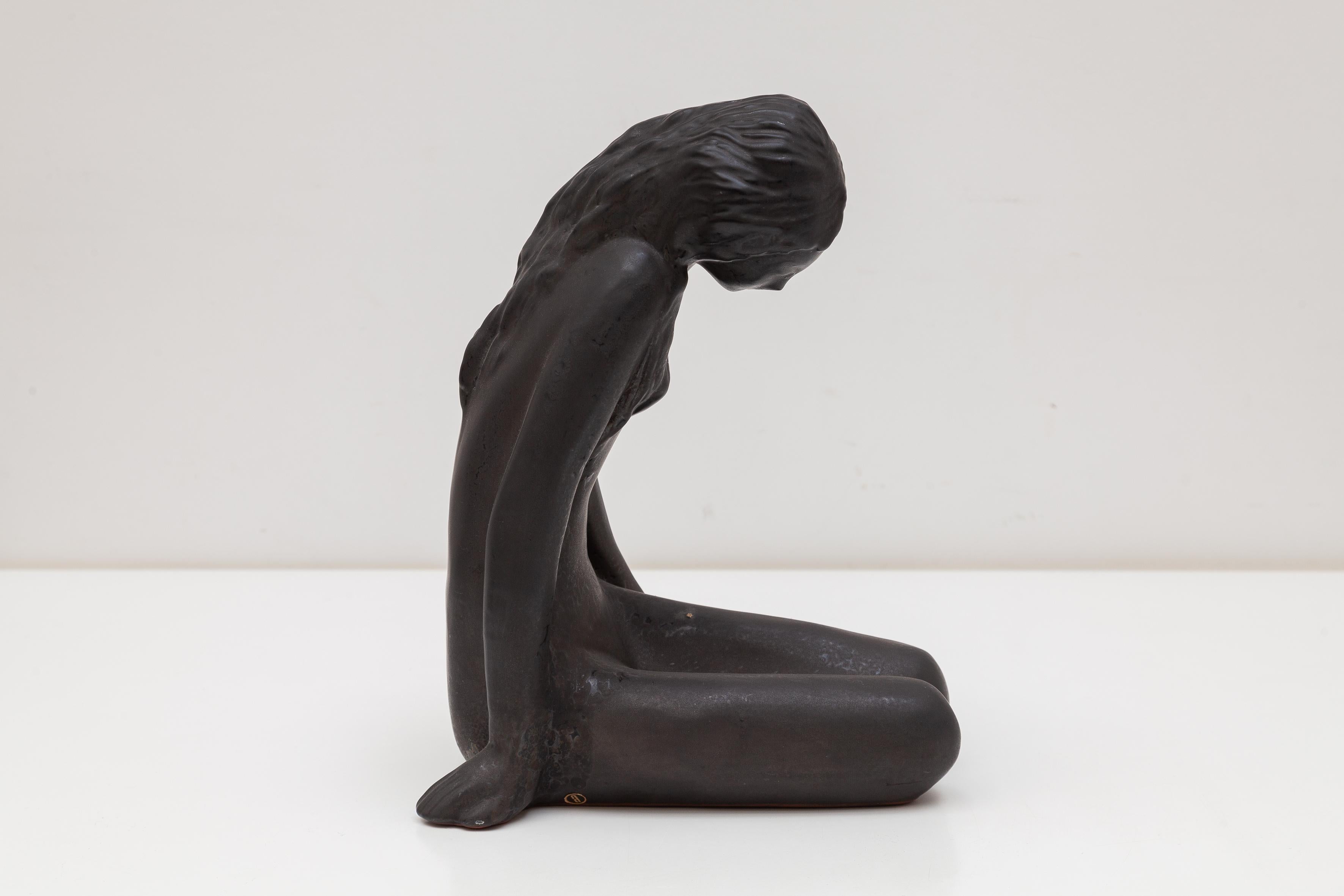 Moulded sitting Girl sculpture, edited by Amphora, created by Elie Van Damme. Black metallic glaze.Perfect condition. Belgium 1960s.