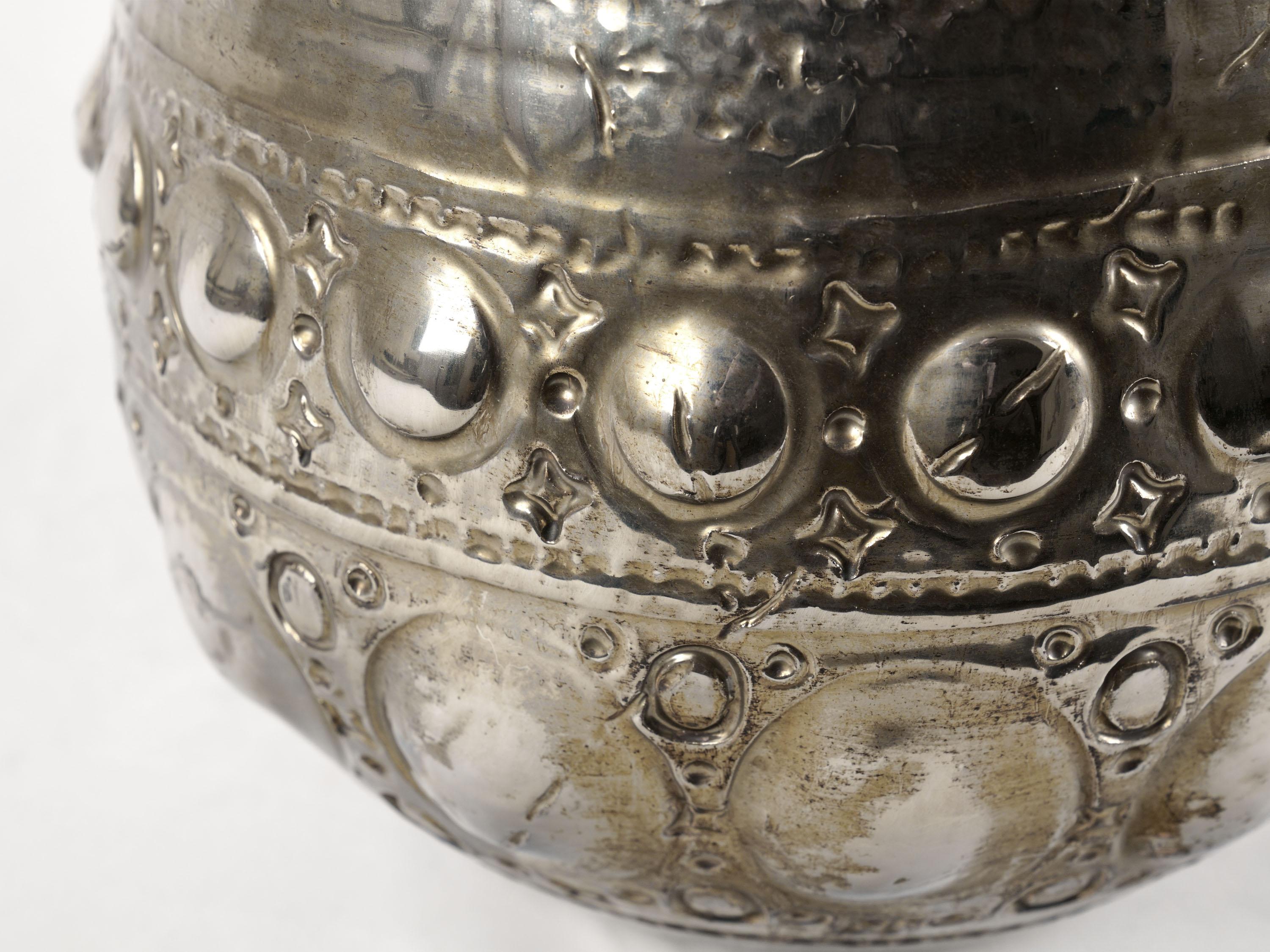 Sculpture Ceramic Vase Vessel Decorated Precious Platinum Luster Made in Italy In New Condition For Sale In Recanati, IT