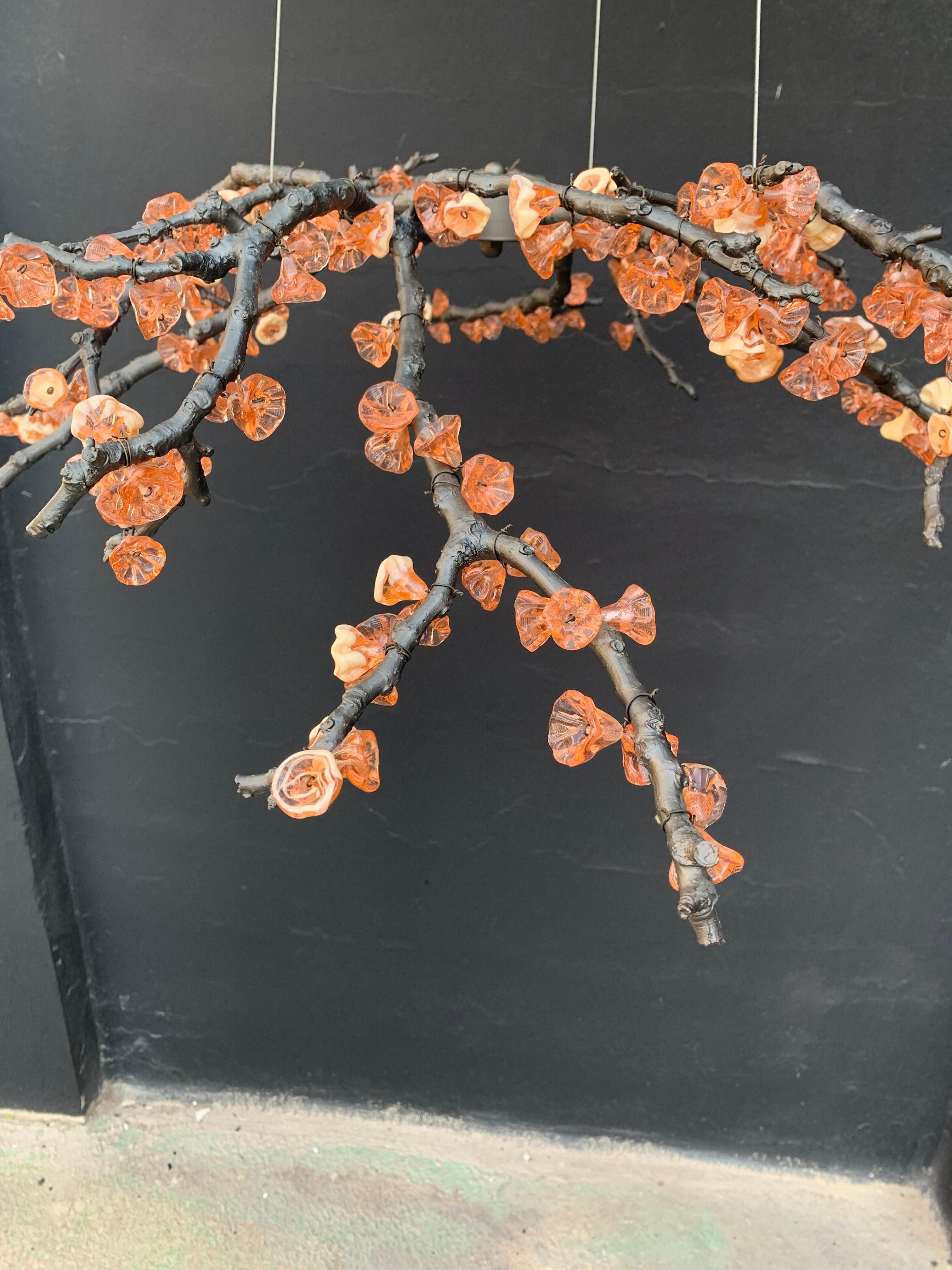 Lampadario scultura fatto a mano Almond a tre pendenti in ottone fuso e vetro in vendita 4