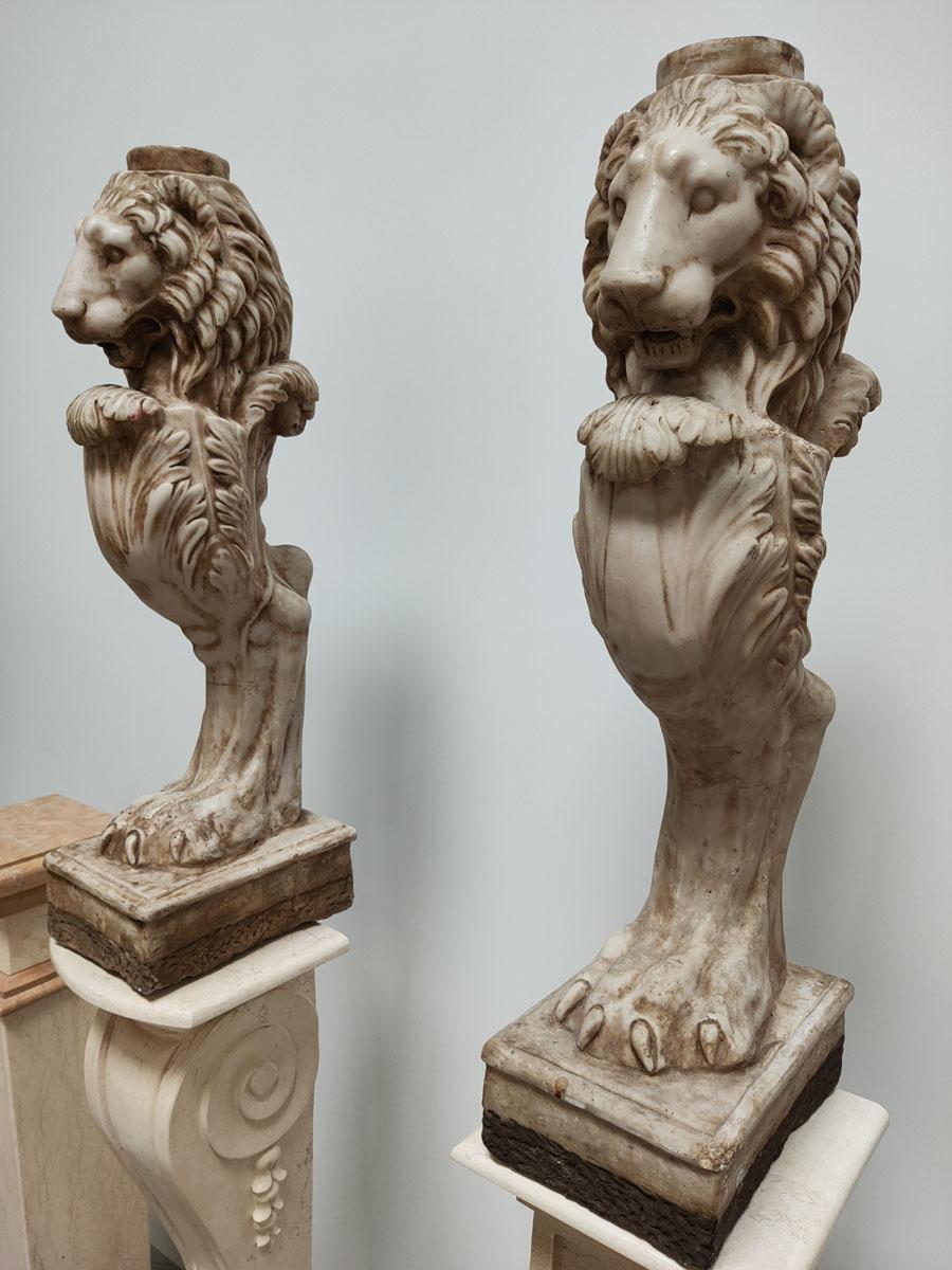 A magnificent, almost a meter high, impressive and refined sculpture in agglomerate marble,
being an architectural element, a column, a kind of caryatid in the form of a lion's head on a paw with claws.
As a pair, it can be used, for example, as