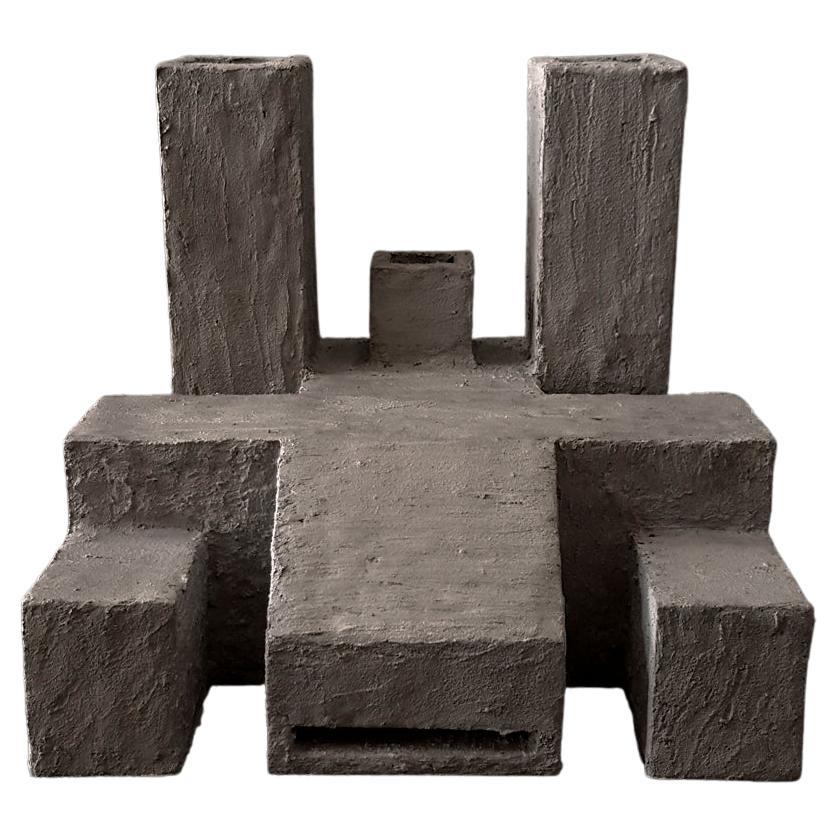 Skulptur Zeitgenössische geometrische Konstruktivistische Holz- Beton-Skulptur - Der Löwe im Angebot