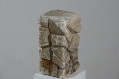 Sculpture cubiste taillée dans la pierre à la manière d'Ossip Zadkine.