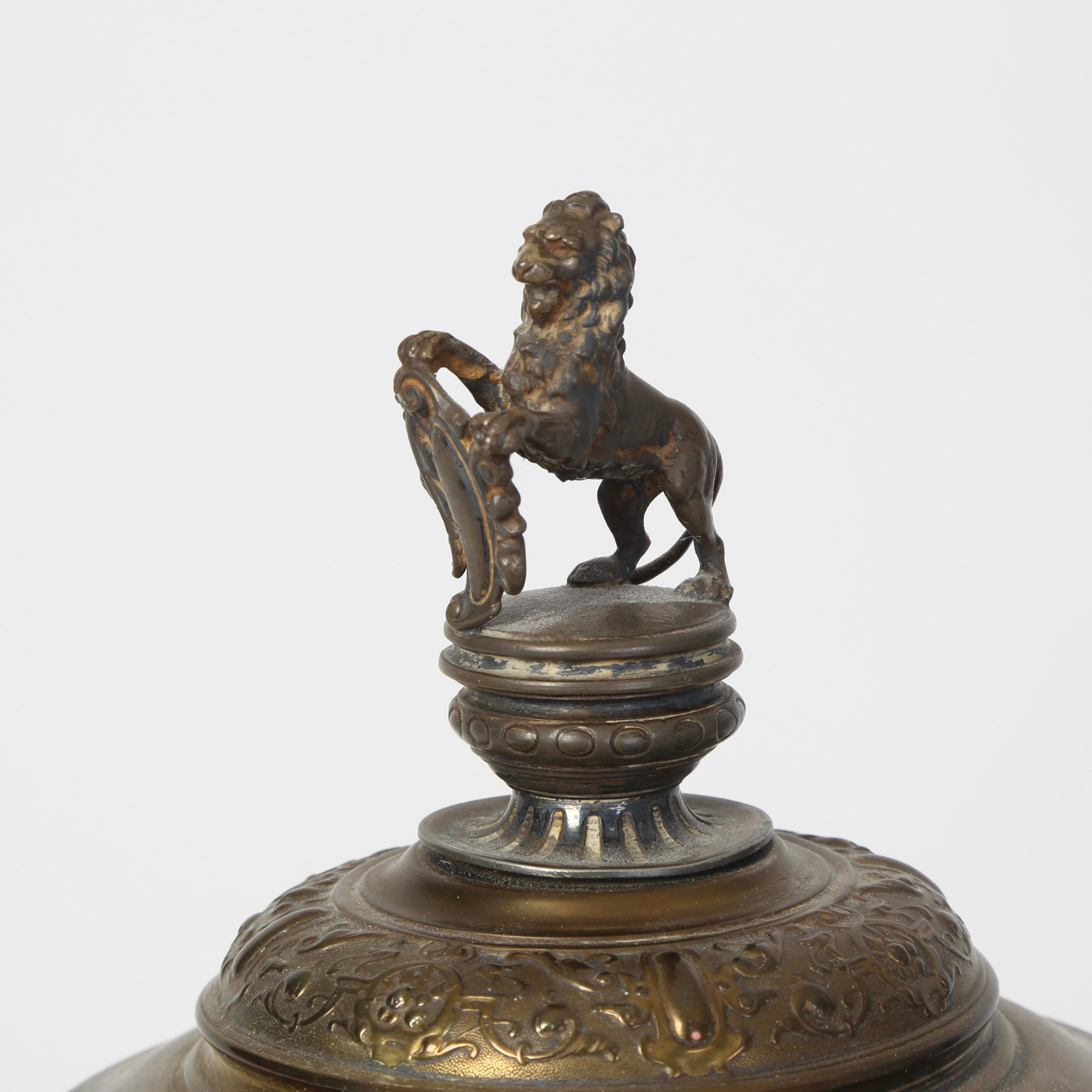 Scultura Decorativa BEVERAGE HORN, Raro bicchiere da vino in osso e argento del 1894 in vendita 2