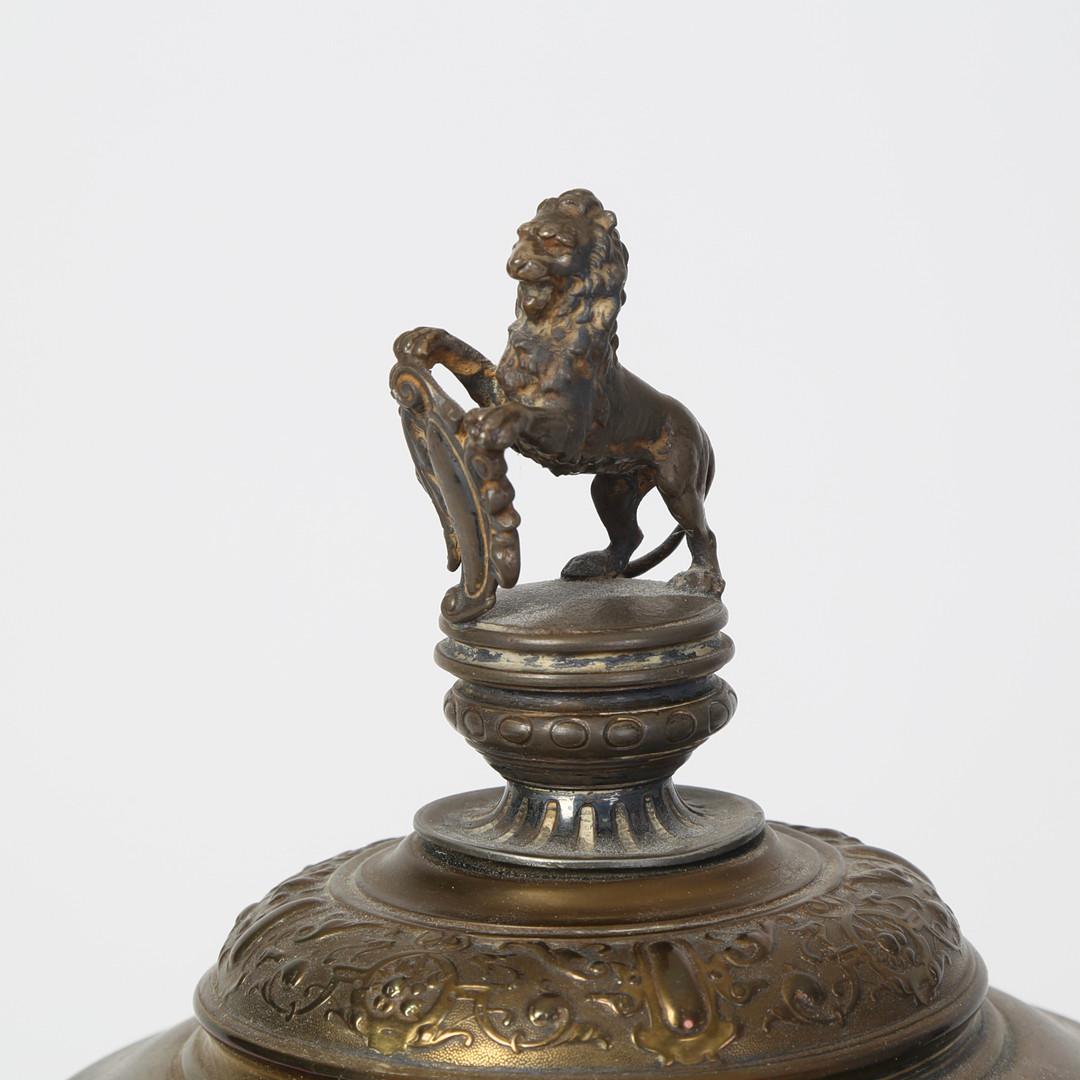 Intagliato Scultura Decorativa BEVERAGE HORN, Raro bicchiere da vino in osso e argento del 1894 in vendita